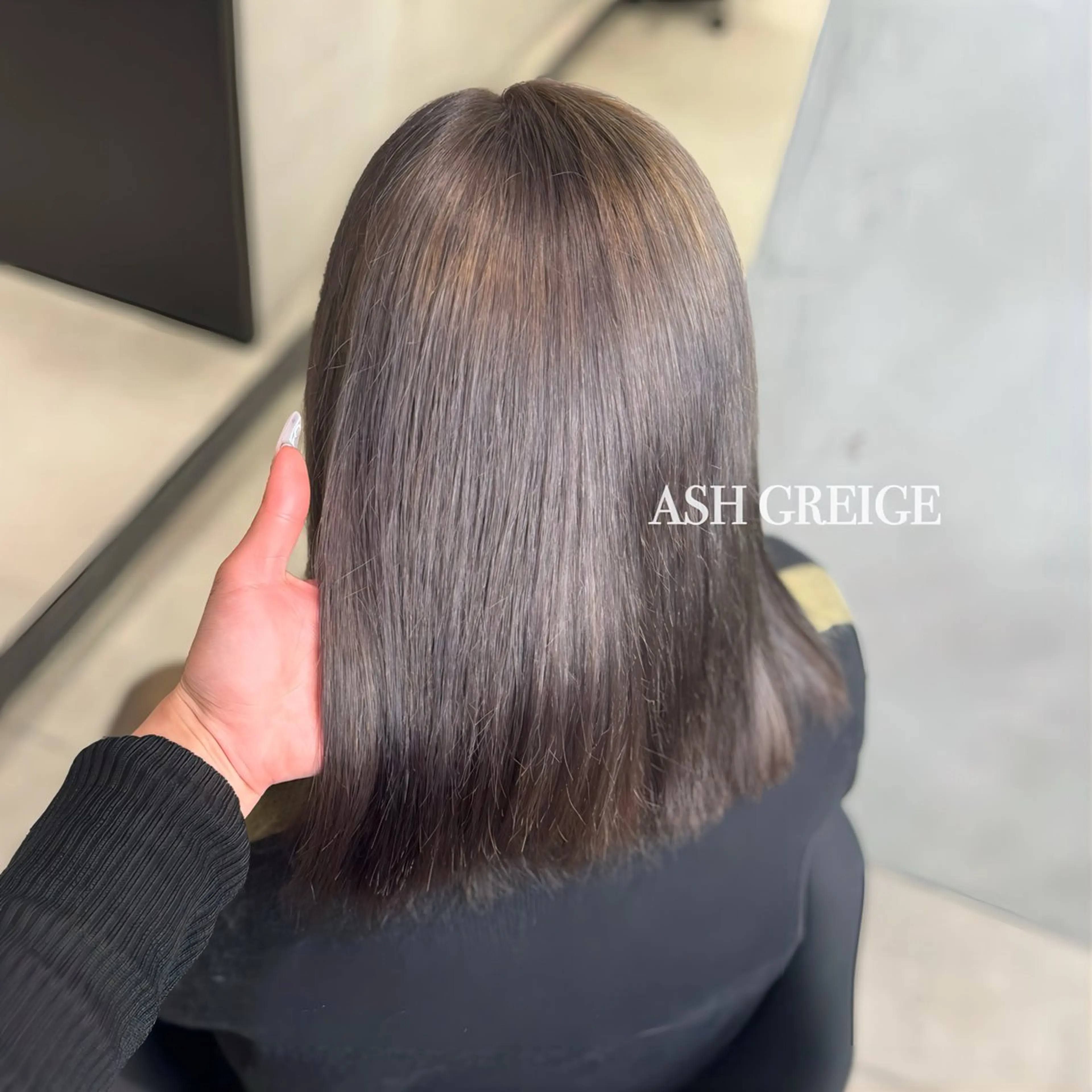 ロング カラー アッシュ アッシュグレー アッシュグレージュ ブリーチ グレージュ 大阪 梅田/ ハイトーン/エクステのヘアスタイル