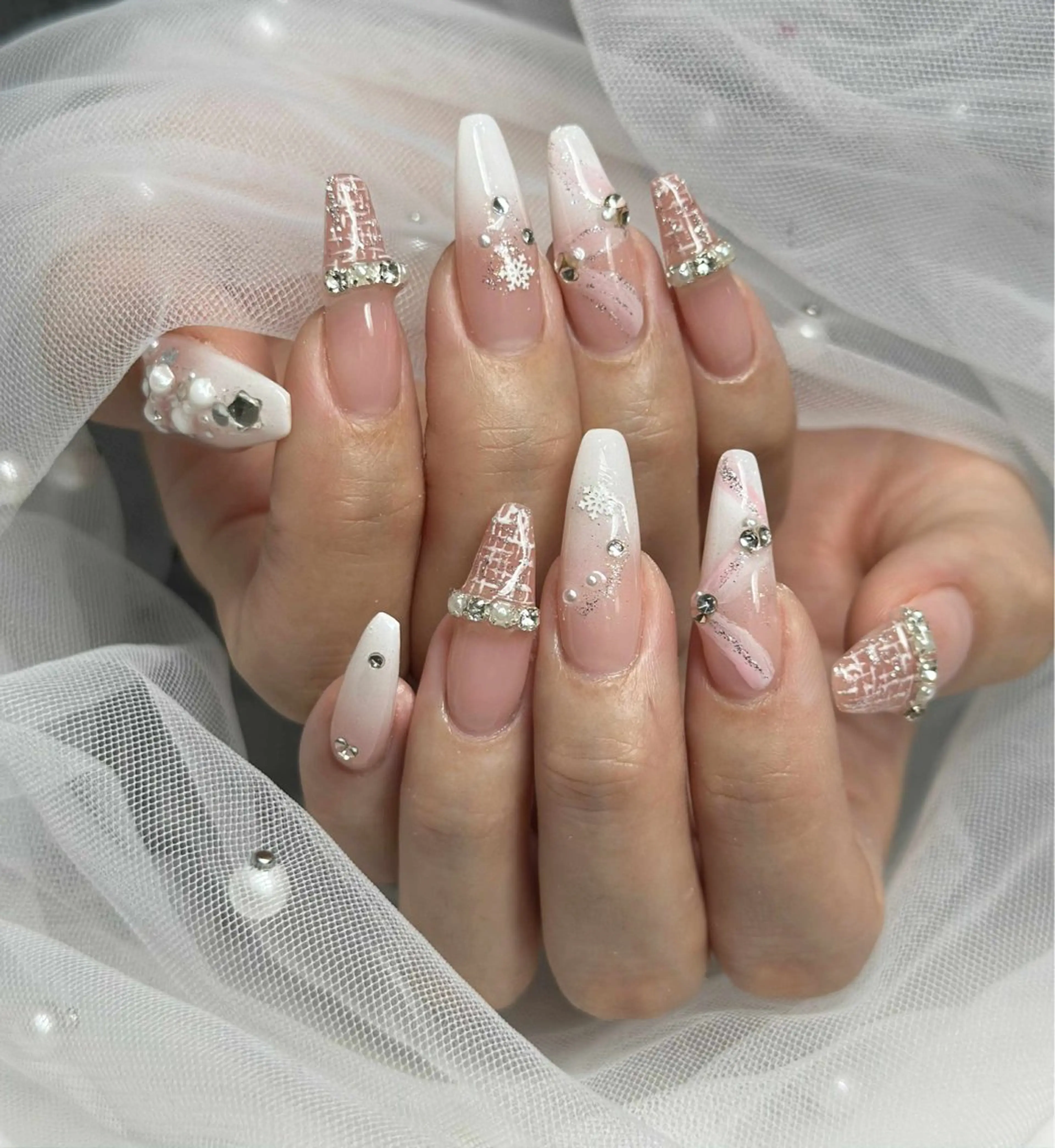 カラー 🩷KaRin🩷 チップ長さ出し専門のネイルデザイン