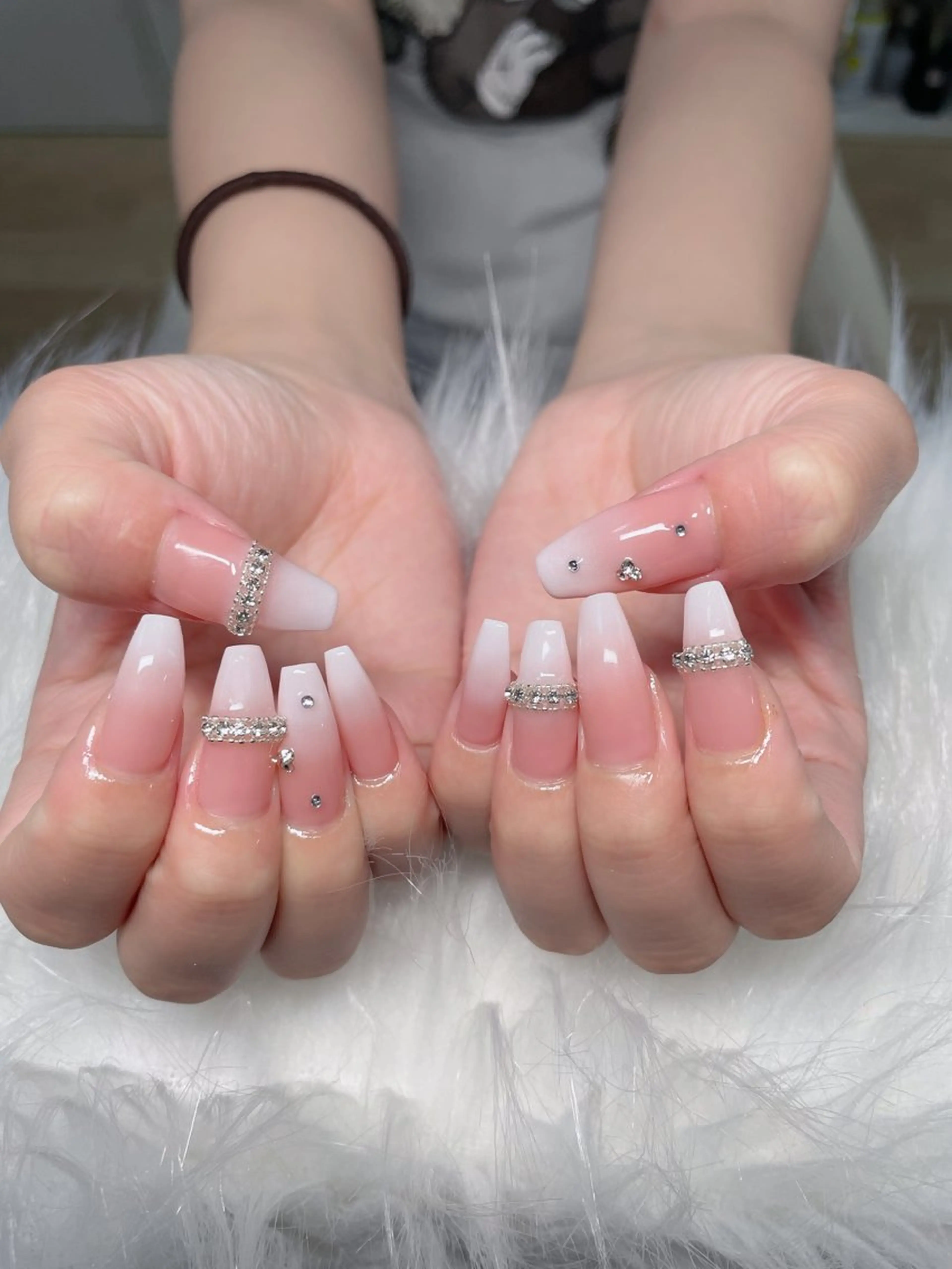 ネイル ストーンネイル ハンドネイル Hin Nail Salonのネイルデザイン
