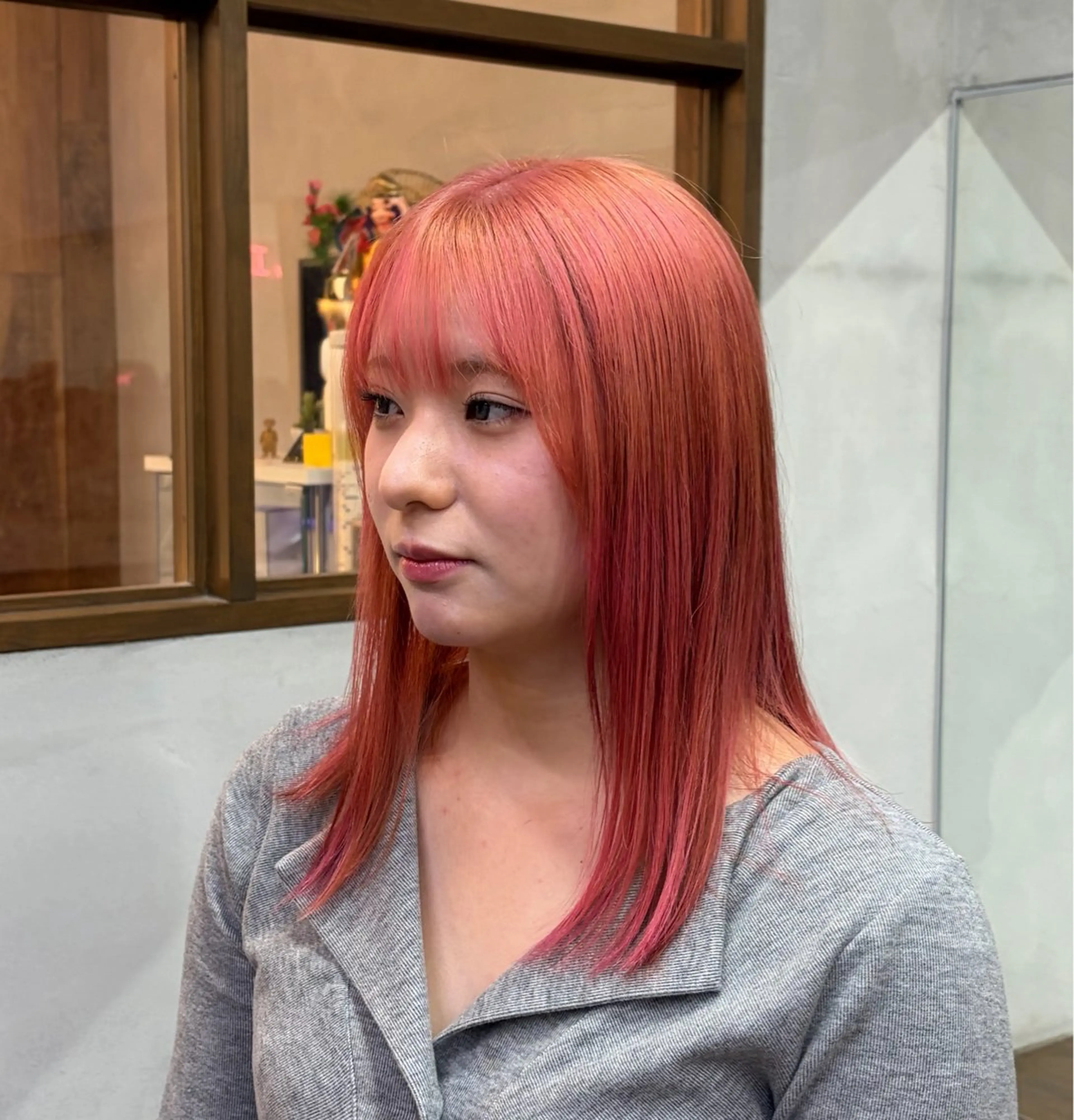 セミロング 神田 姫奈のヘアスタイル