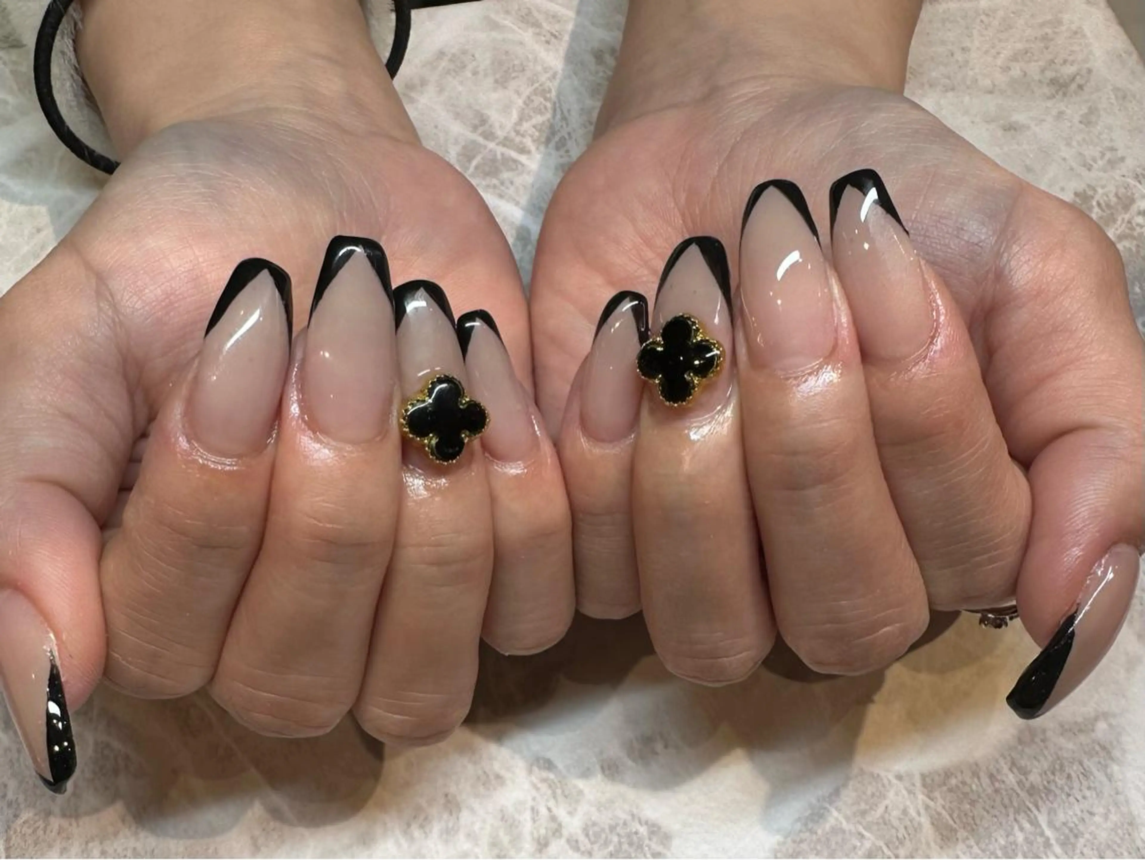 ネイル フレンチネイル ワンホンネイル リル シャインのネイルデザイン