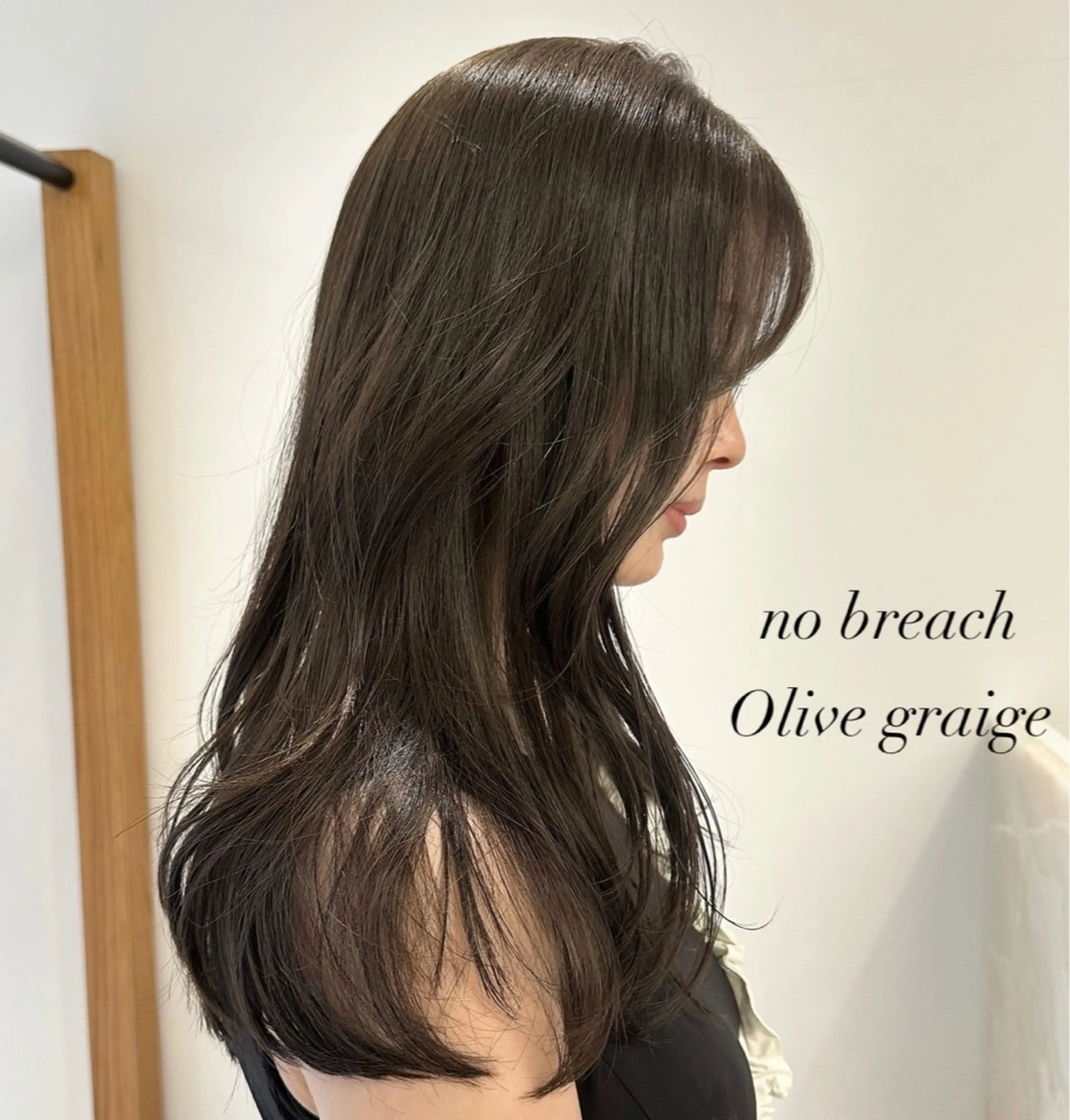 セミロング カラー グレージュ オリーブカラー オリーブグレージュ オリーブグレー カット ヘアカラー トリートメント ハイトーン/透け感 カラー🎀真香のヘアスタイル