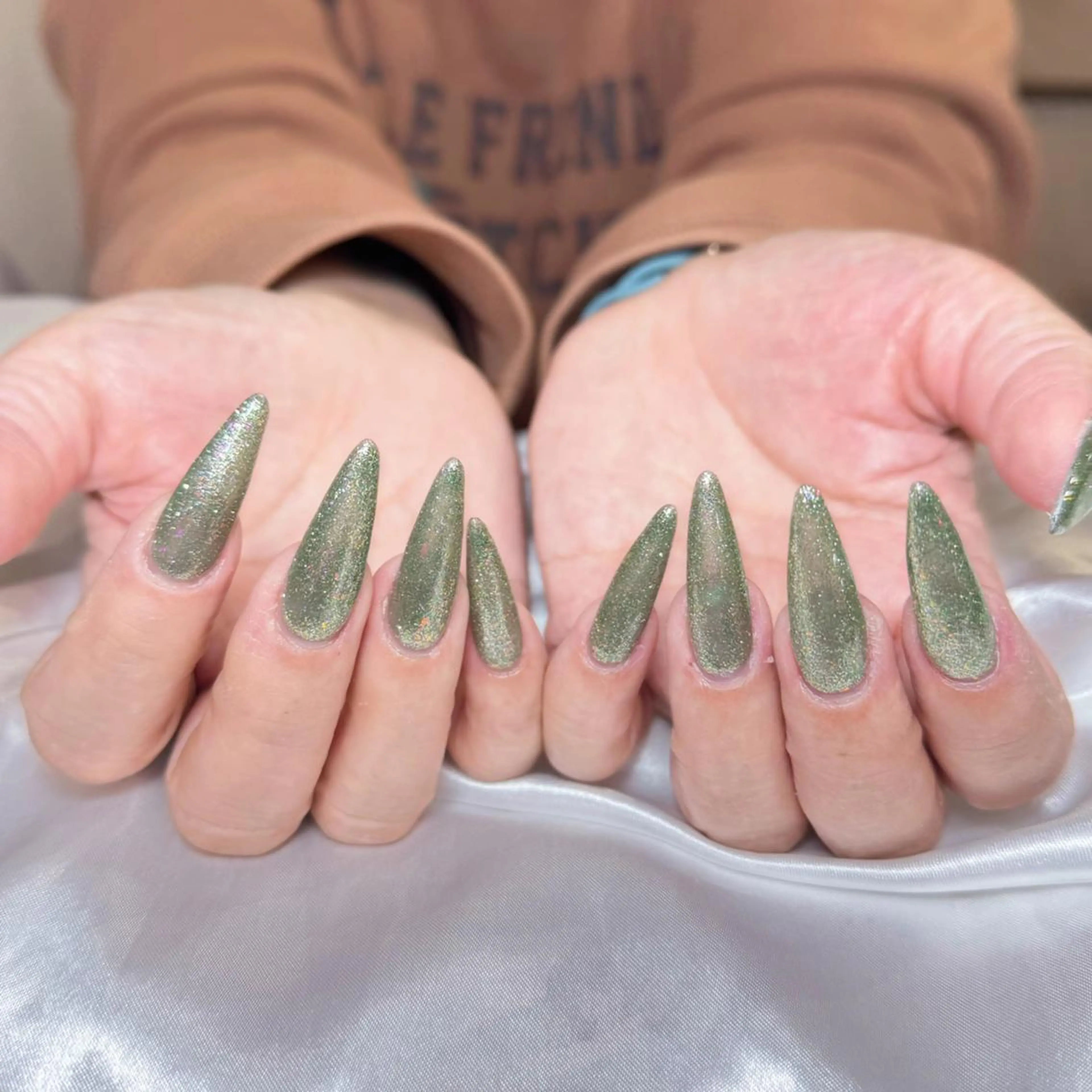 ネイル アートネイル オーロラネイル ガーリー キラキラネイル 韓国ネイル ハンドネイル Leah 💅のネイルデザイン