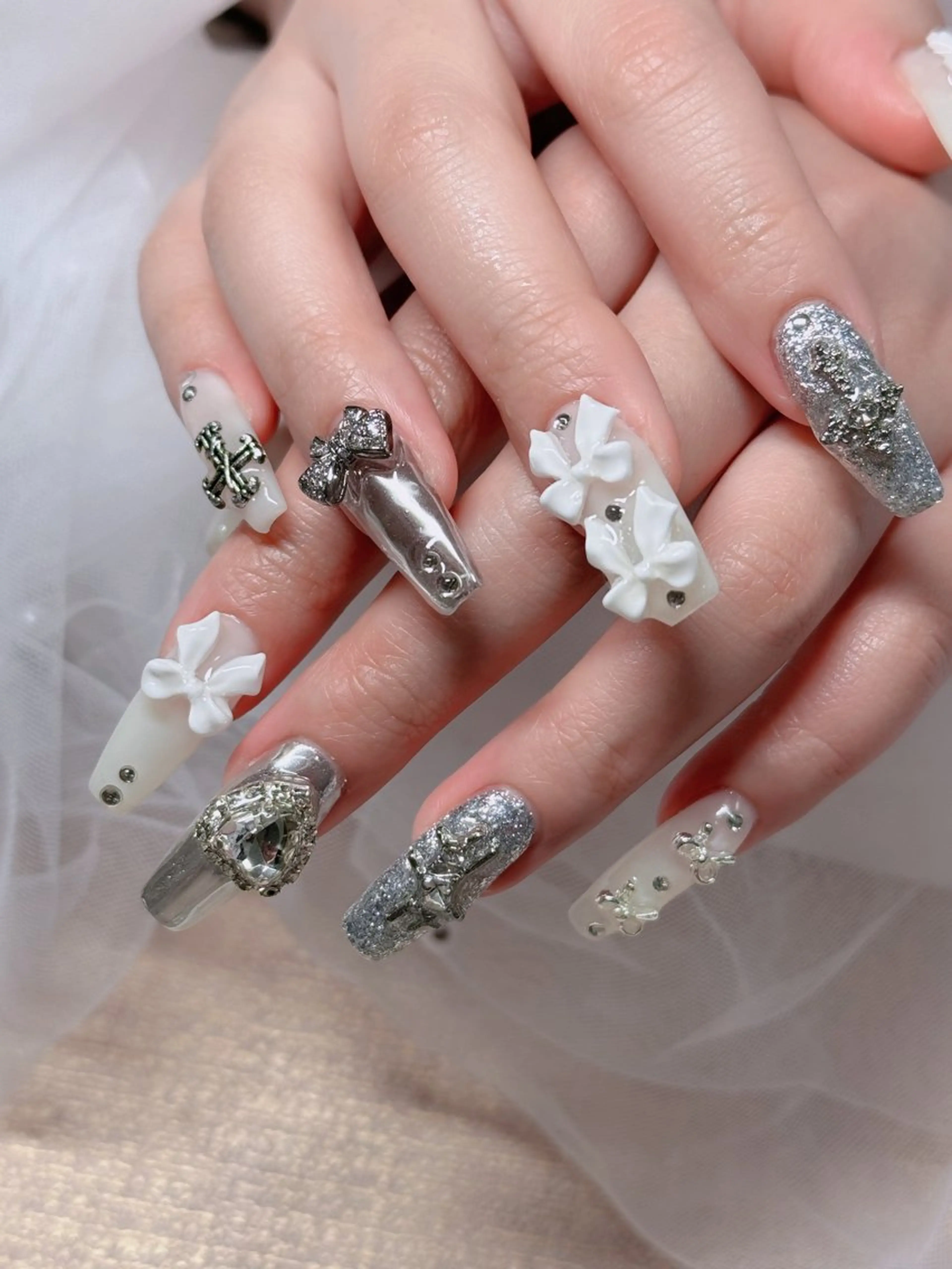 ネイル オーロラネイル フレンチネイル ジェルネイル ハロウィン キラキラネイル H.baby Nail Salonのネイルデザイン