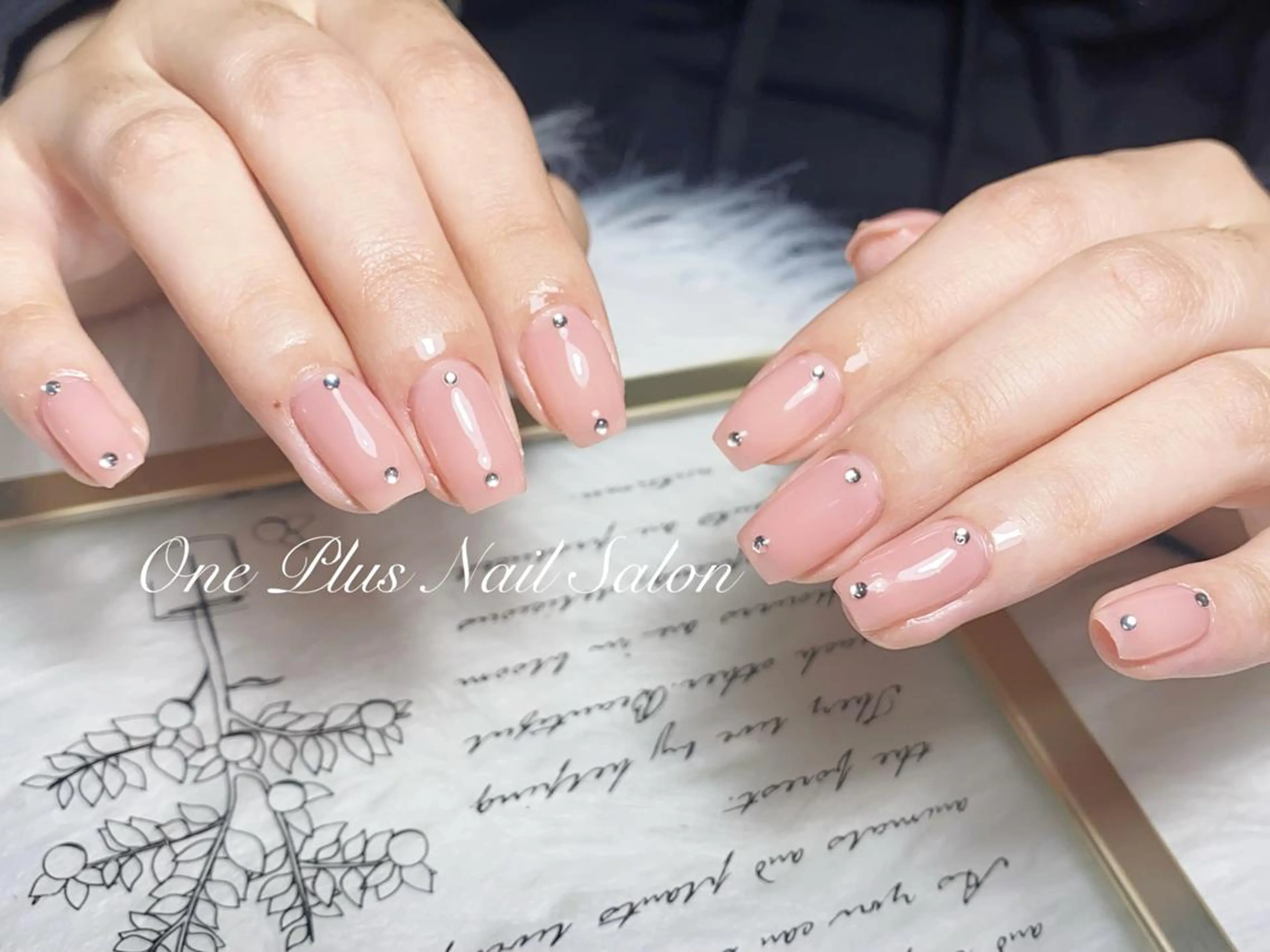 ネイル アートネイル グラデーション ハート 韓国ネイル 赤色 ハンドネイル One Plus Nail Salonのネイルデザイン