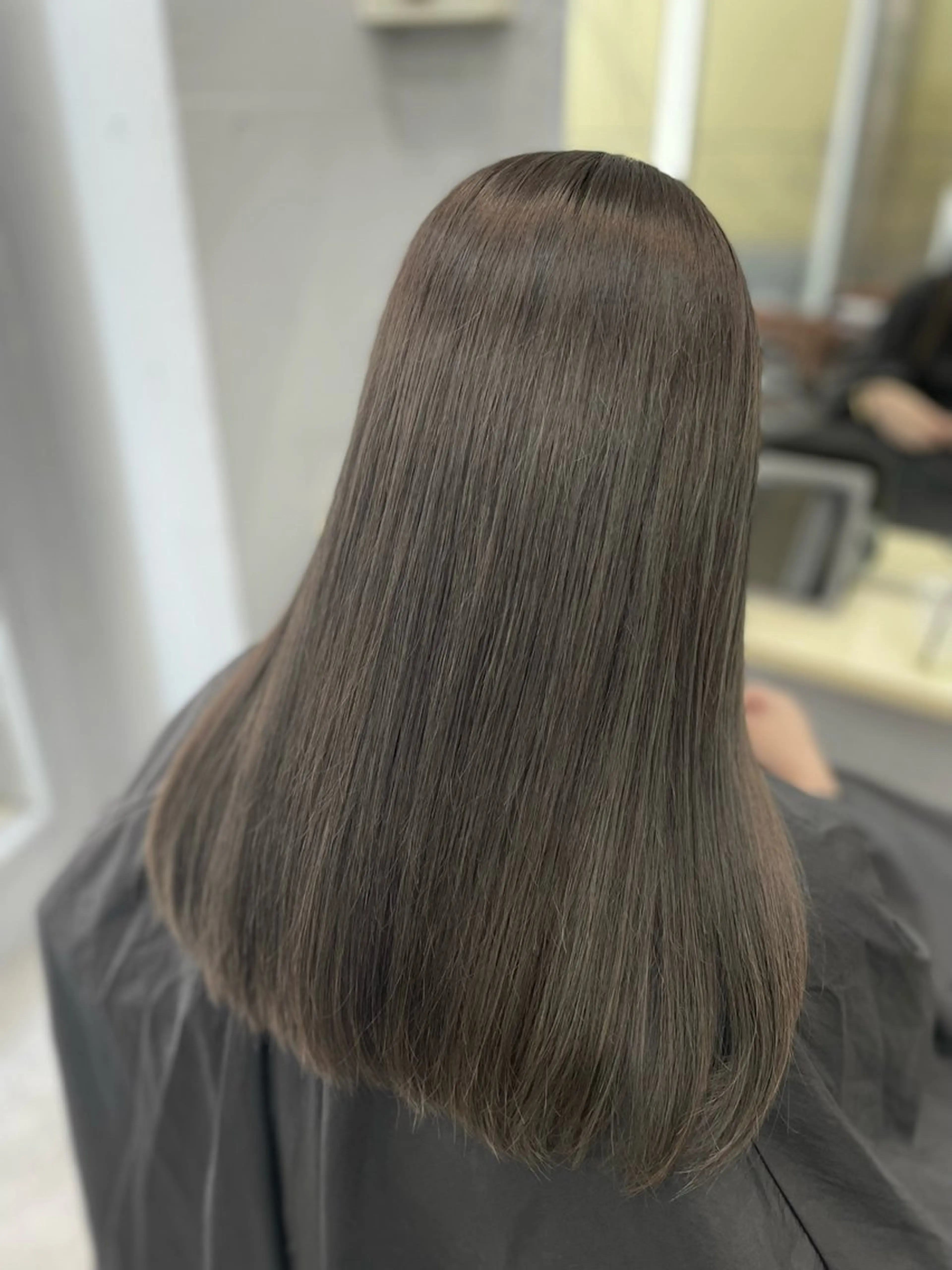 セミロング 中原 栞奈のヘアスタイル
