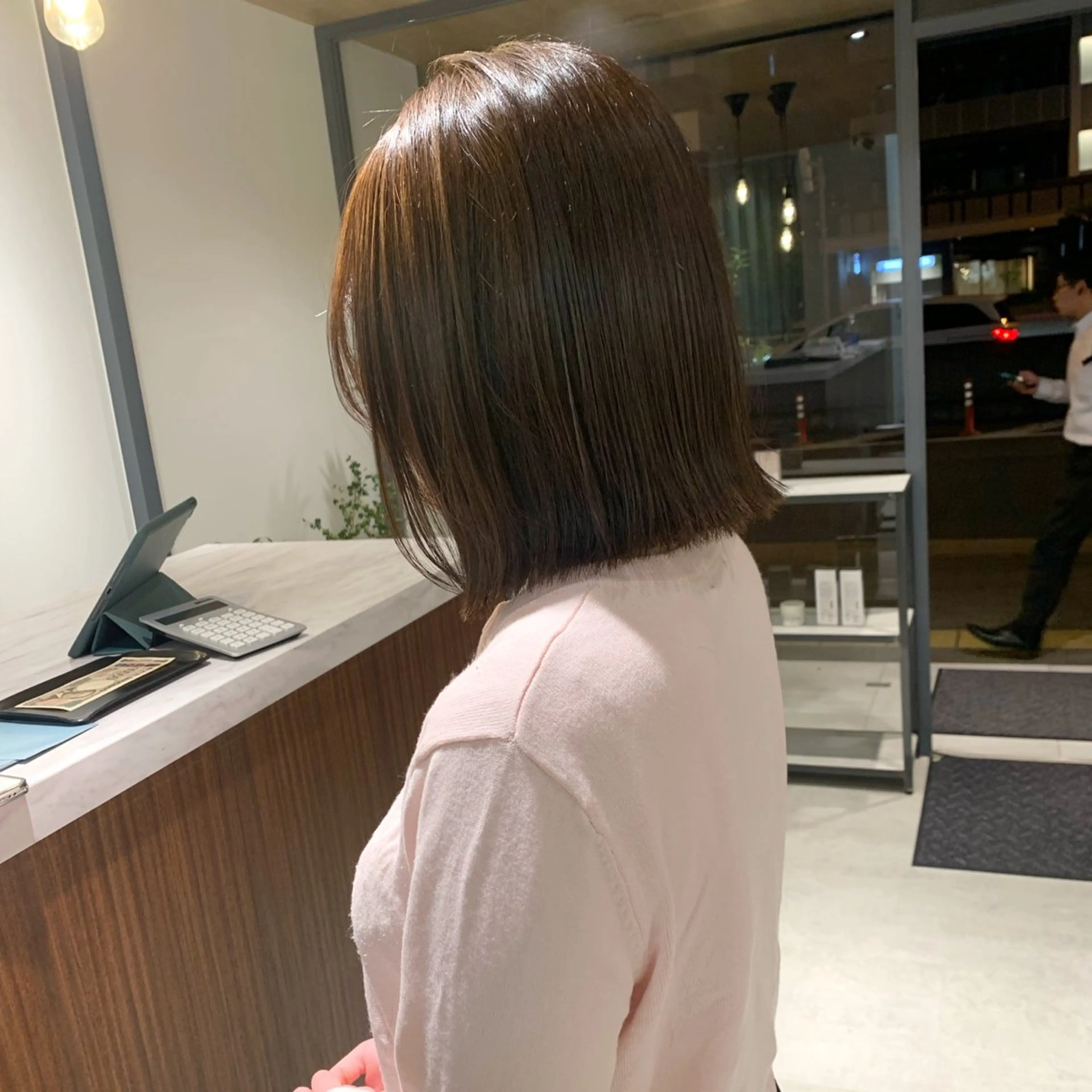 ミディアム カラー ボブ 外ハネヘア カット ヘアカラー トリートメント ボブ/大人ヘア k-two濱田のヘアスタイル