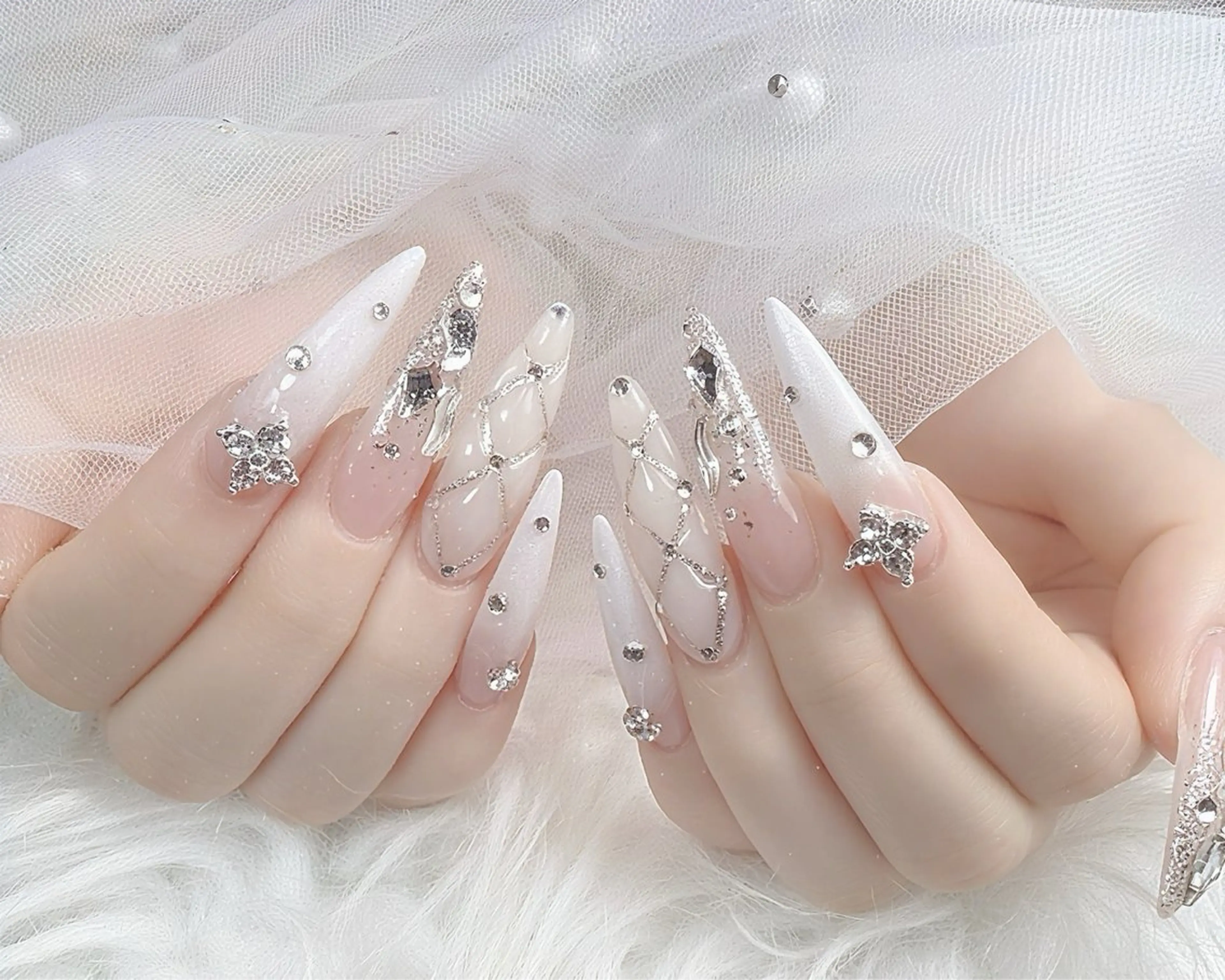 ネイル グラデーション キラキラネイル ハンドネイル ハンドケア Gote Kawa nail salonのネイルデザイン