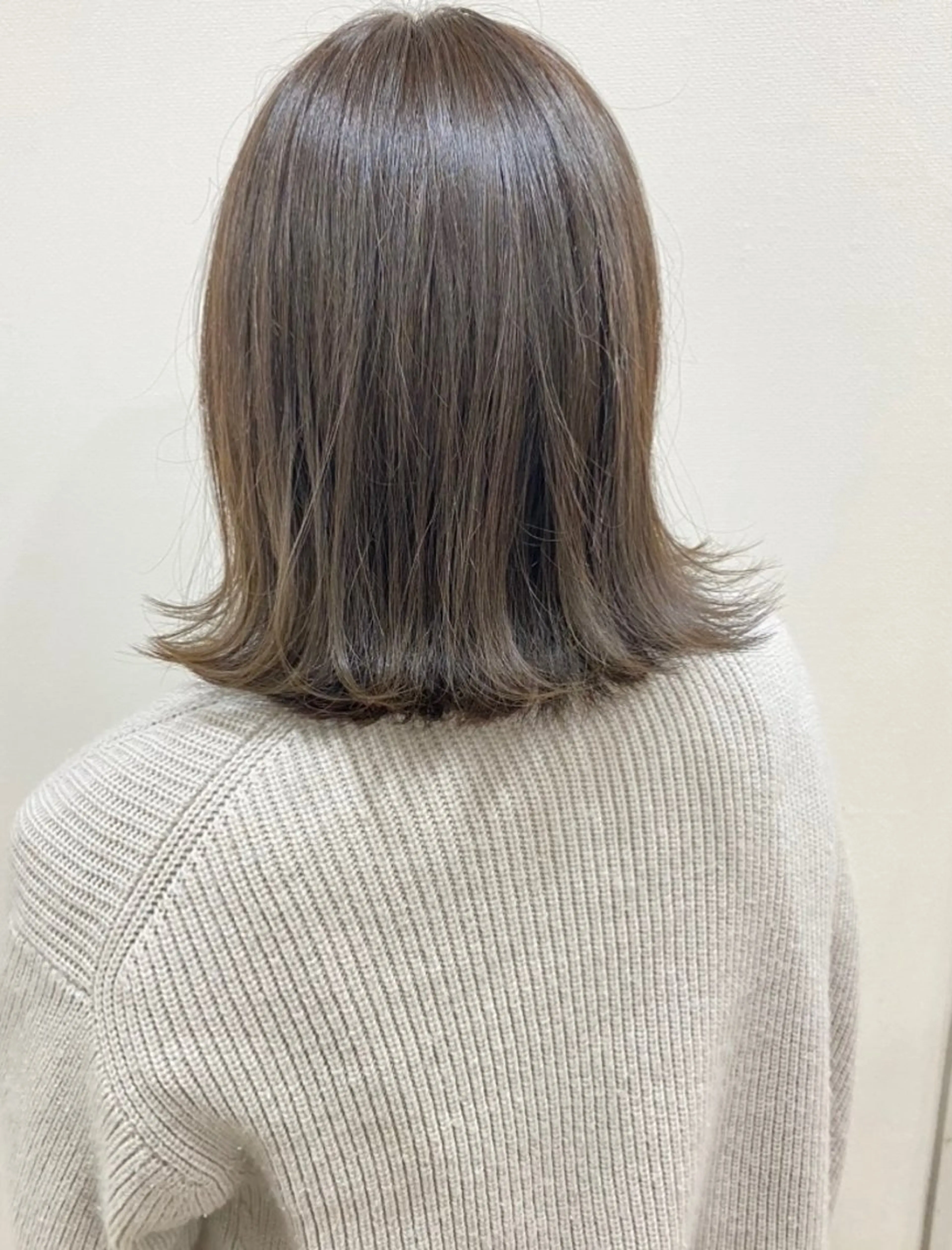 ミディアム カラー ベージュカラー オリーブベージュ erika /韓国ヘアのヘアスタイル