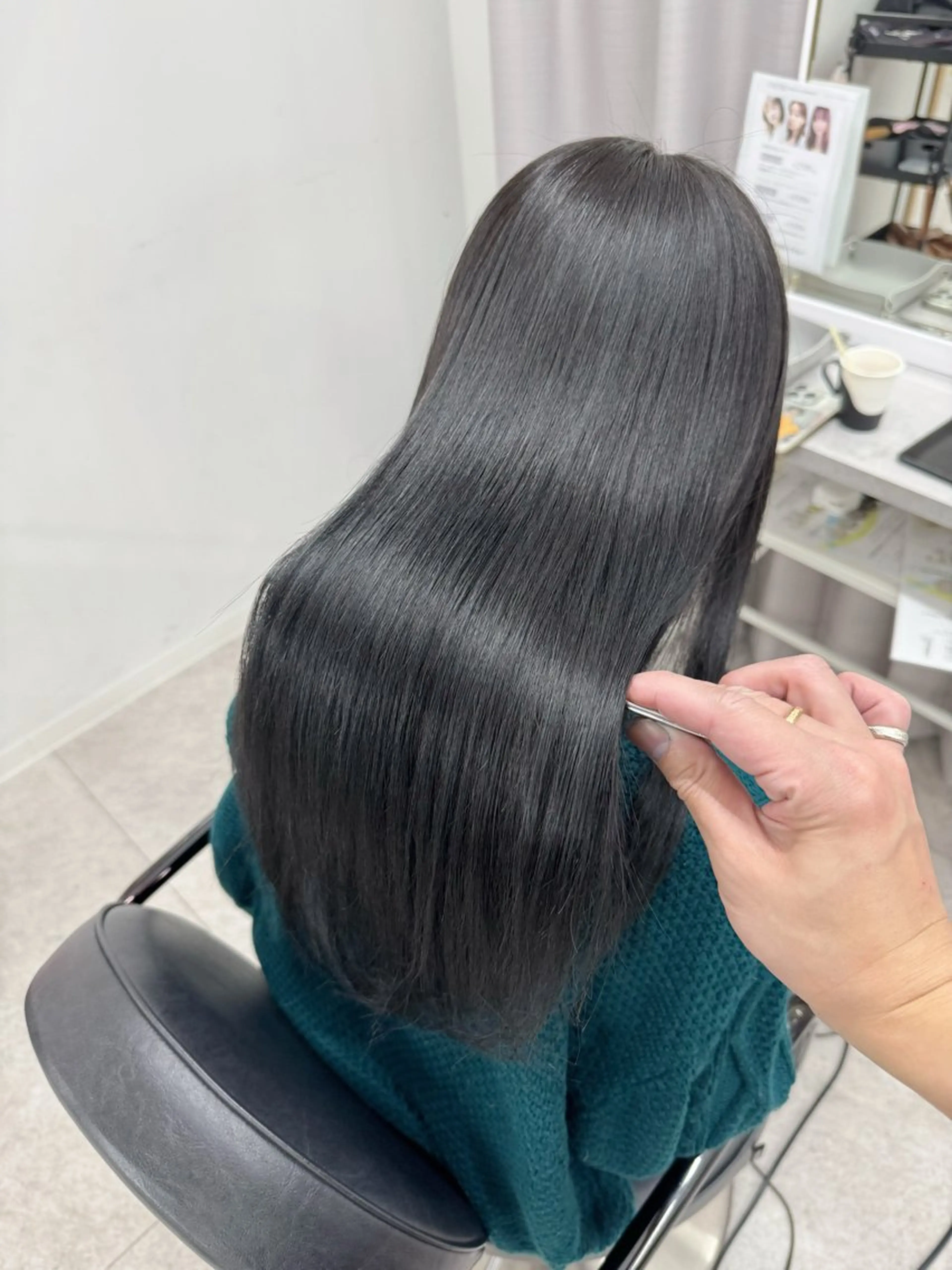 ロング カラー ダークグレー ダークグレージュ グレージュ 髪質改善 fhami 店長 髪質改善　DAITOのヘアスタイル