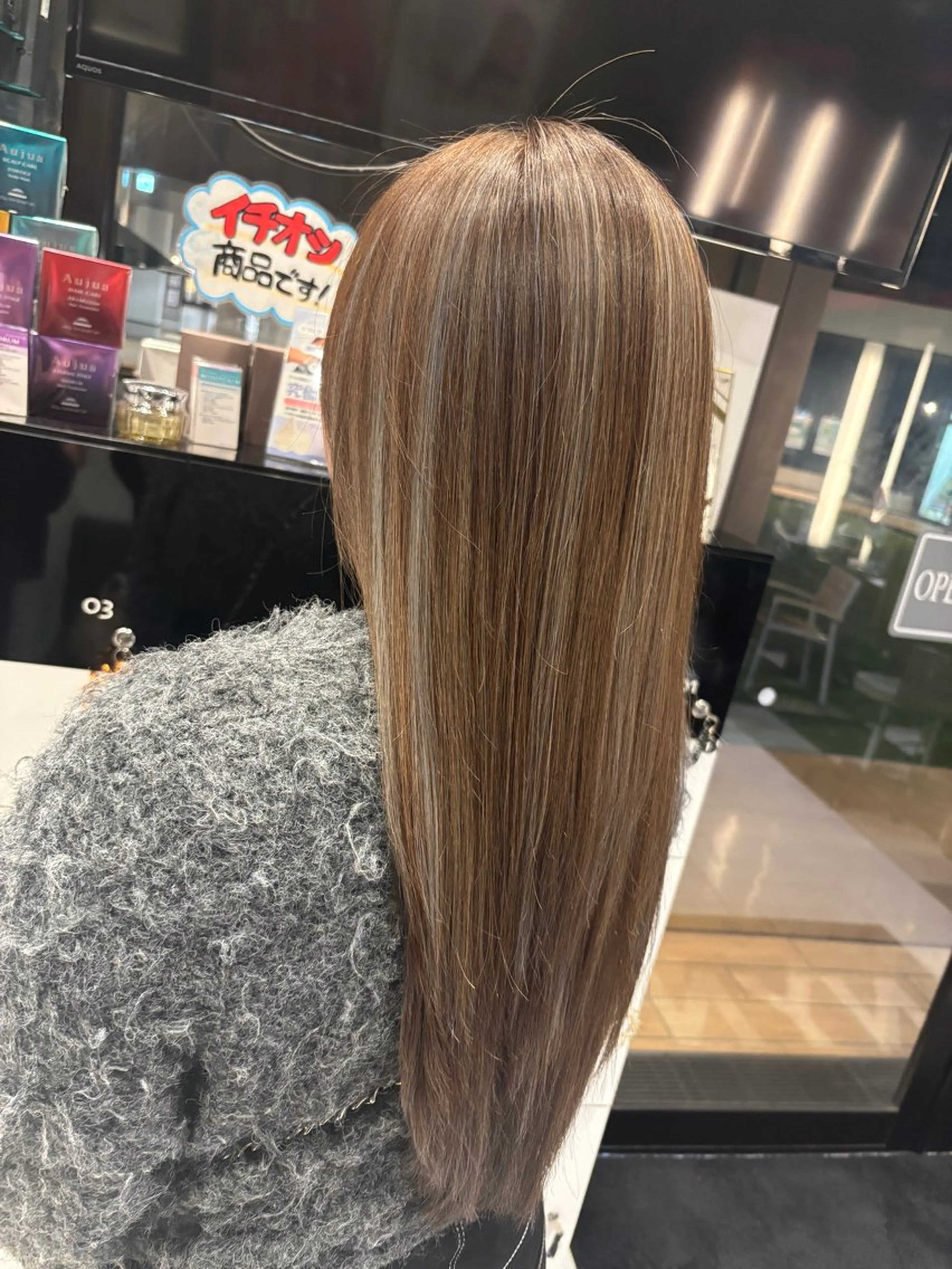 ロング カラー グレージュ ハイライトカラー ハイライト ブリーチ/ヘアケア/ 艶髪/イギチハルのヘアスタイル