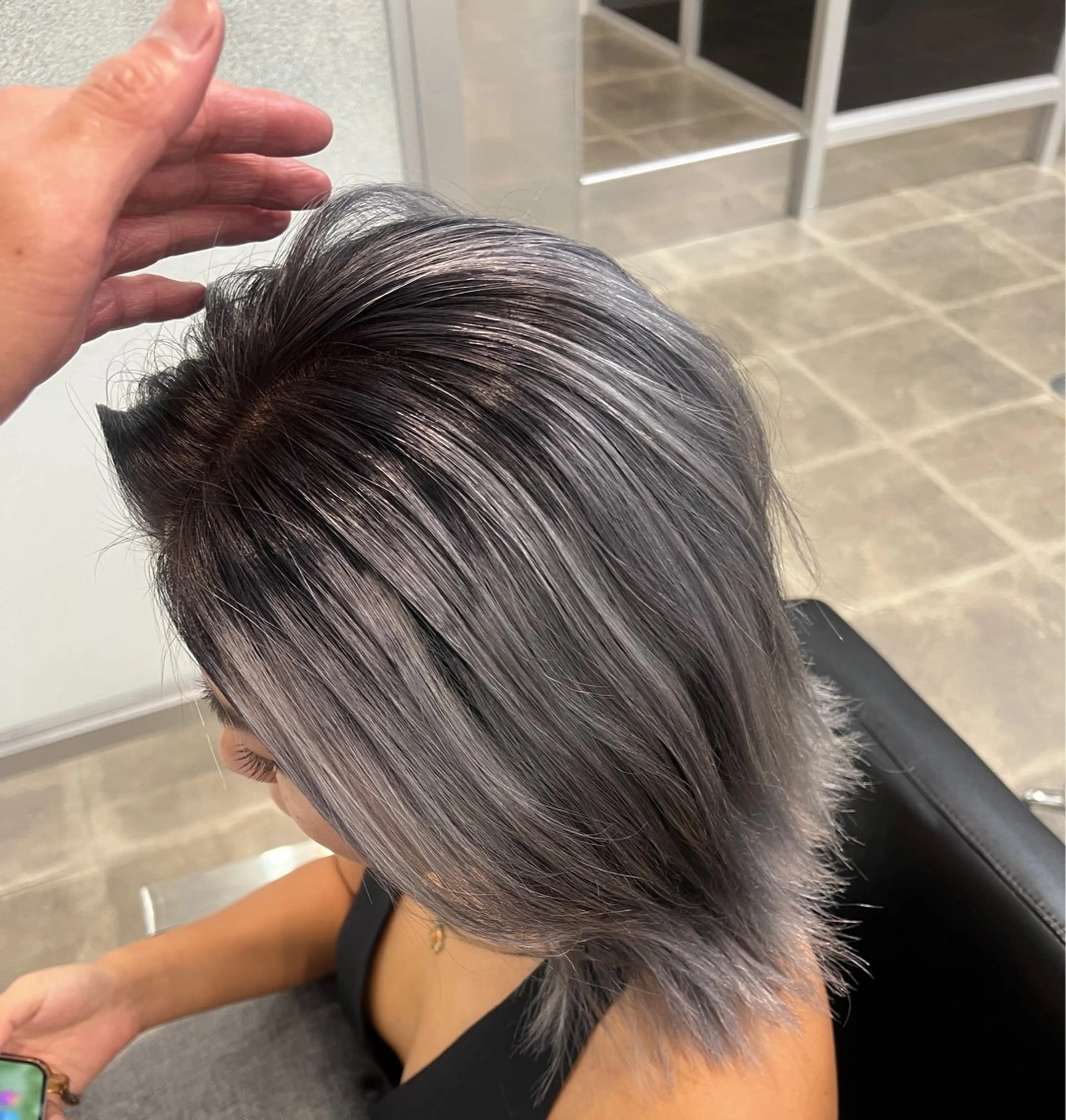 ミディアム tomo MiND HAiRのヘアスタイル