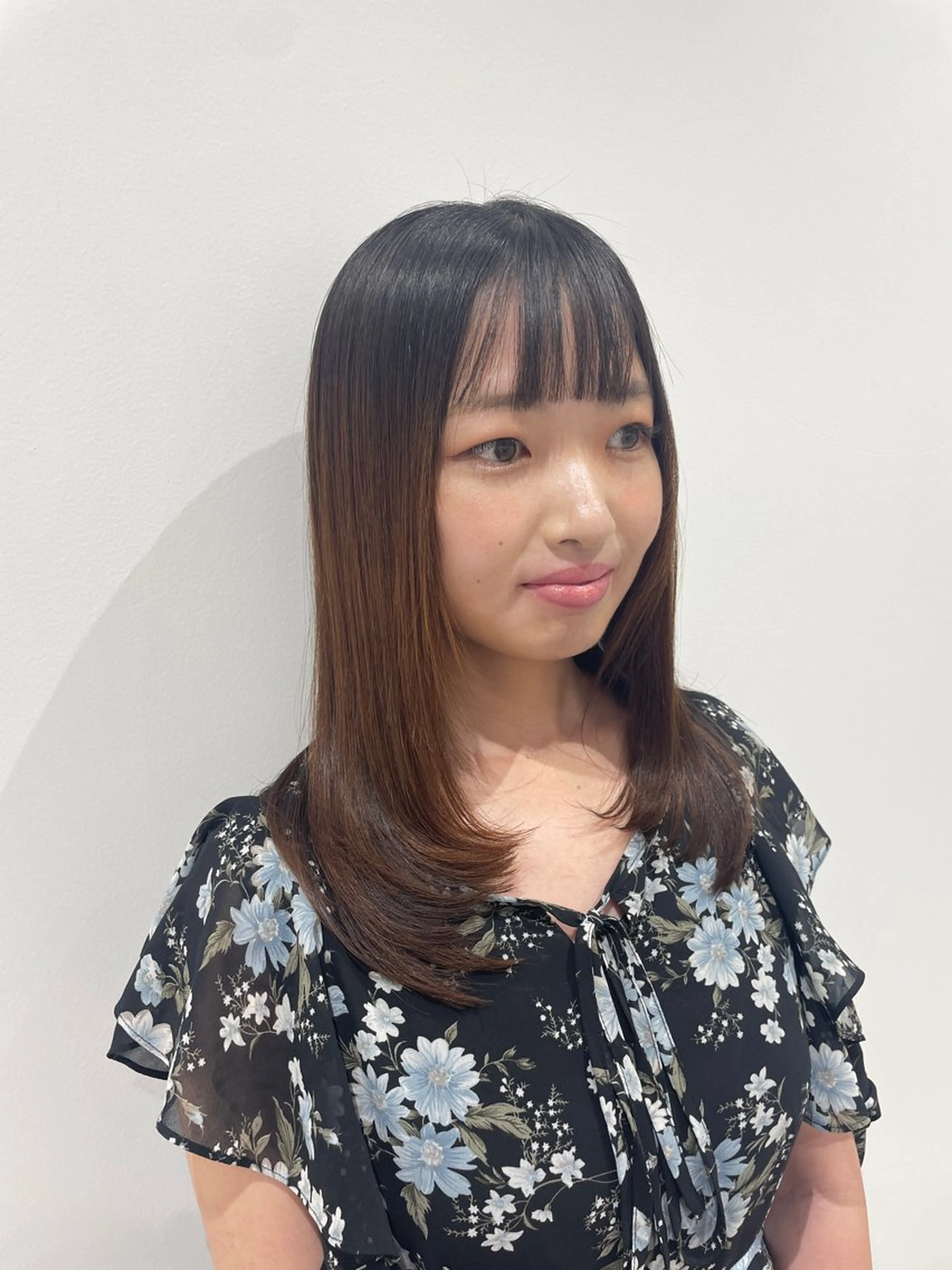 ミディアム 顔まわりレイヤー 顔周りカット レイヤーカット 【レイヤー艶カラー】 🎀moka🎀のヘアスタイル