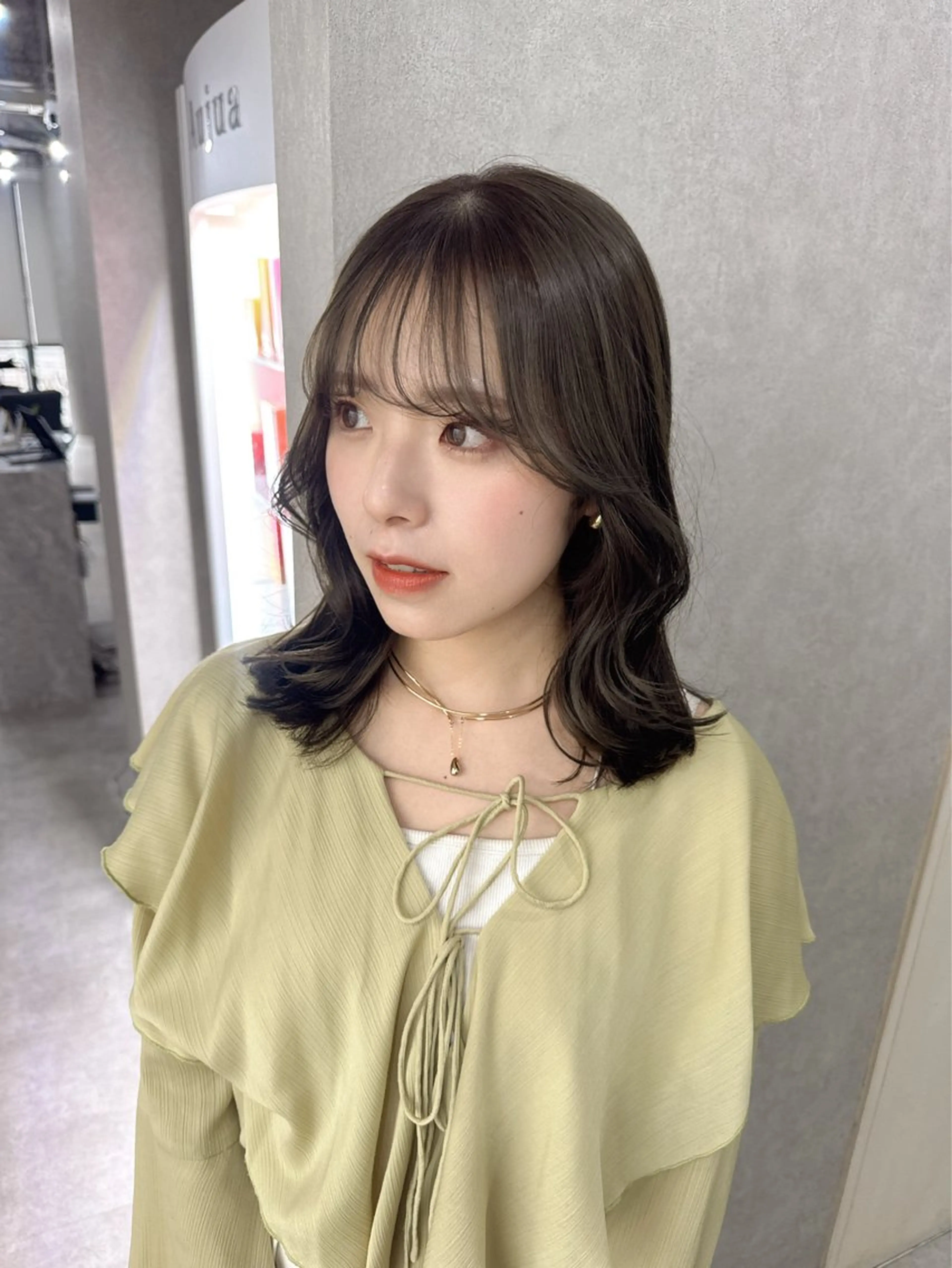 ロング カラー アッシュ アッシュブラウン ベージュカラー 黒髪 ブリーチ 赤み無し柔らかカラー 【梅田】madokaのヘアスタイル