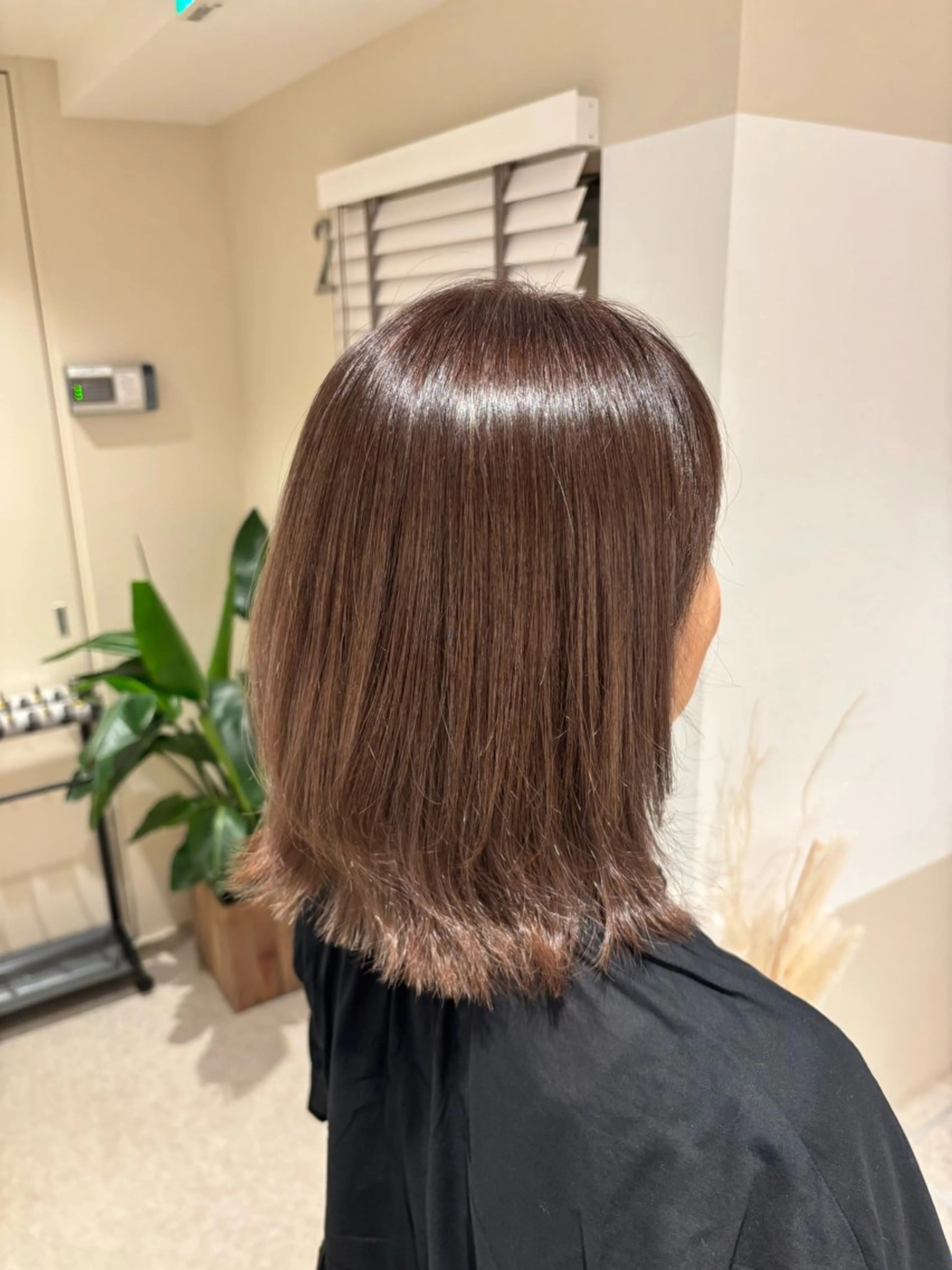 ミディアム 篠崎 加奈のヘアスタイル