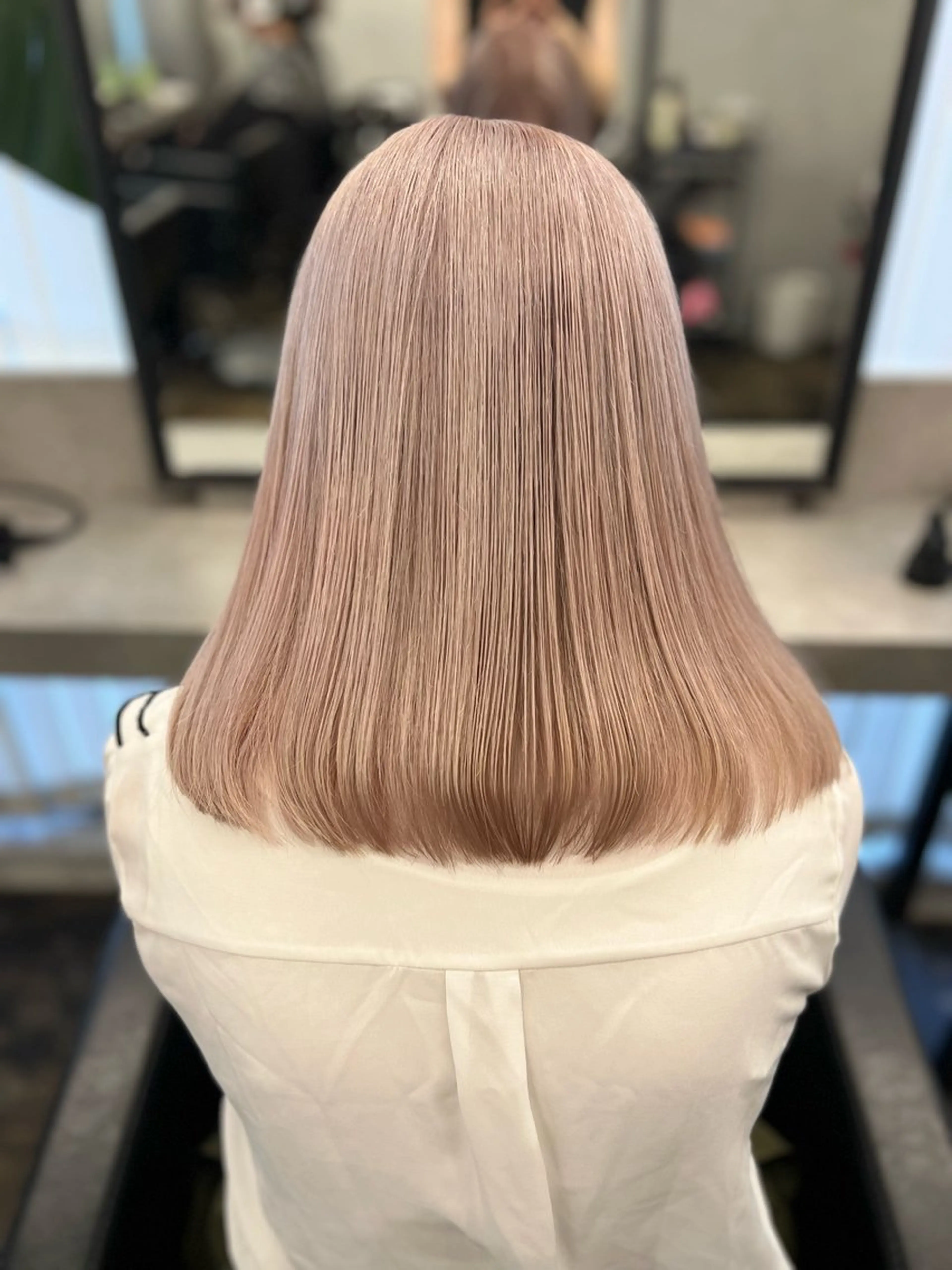 ミディアム カラー ベージュカラー ミルクティーベージュ ホワイトミルクティーベージュ カット ヘアカラー 透明感カラー特化🫧 ADLLA.栗原🦋のヘアスタイル