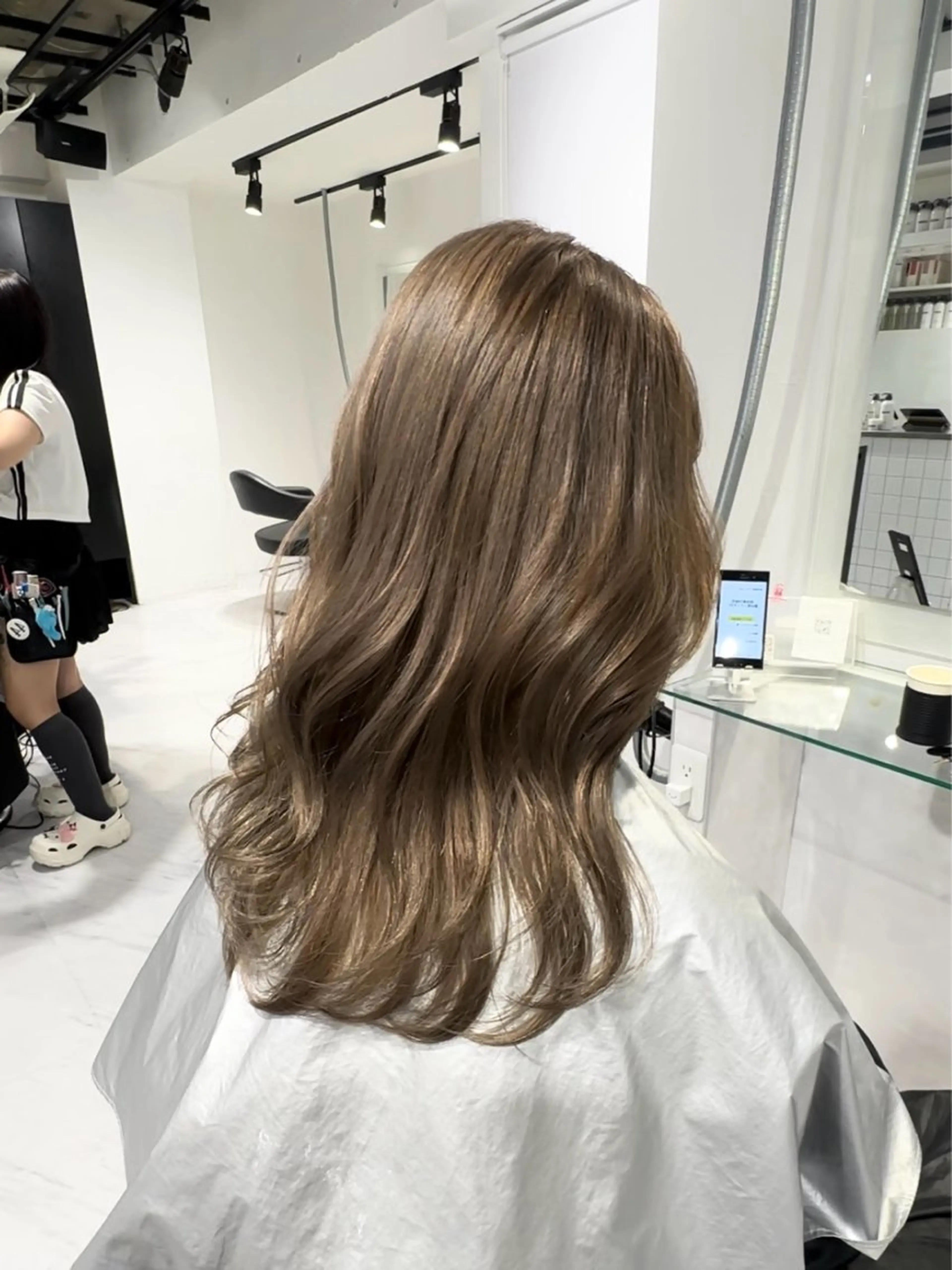 ロング カラー ヘアカラー トリートメント ハイトーン/ベージュ デザイン/りくとのヘアスタイル