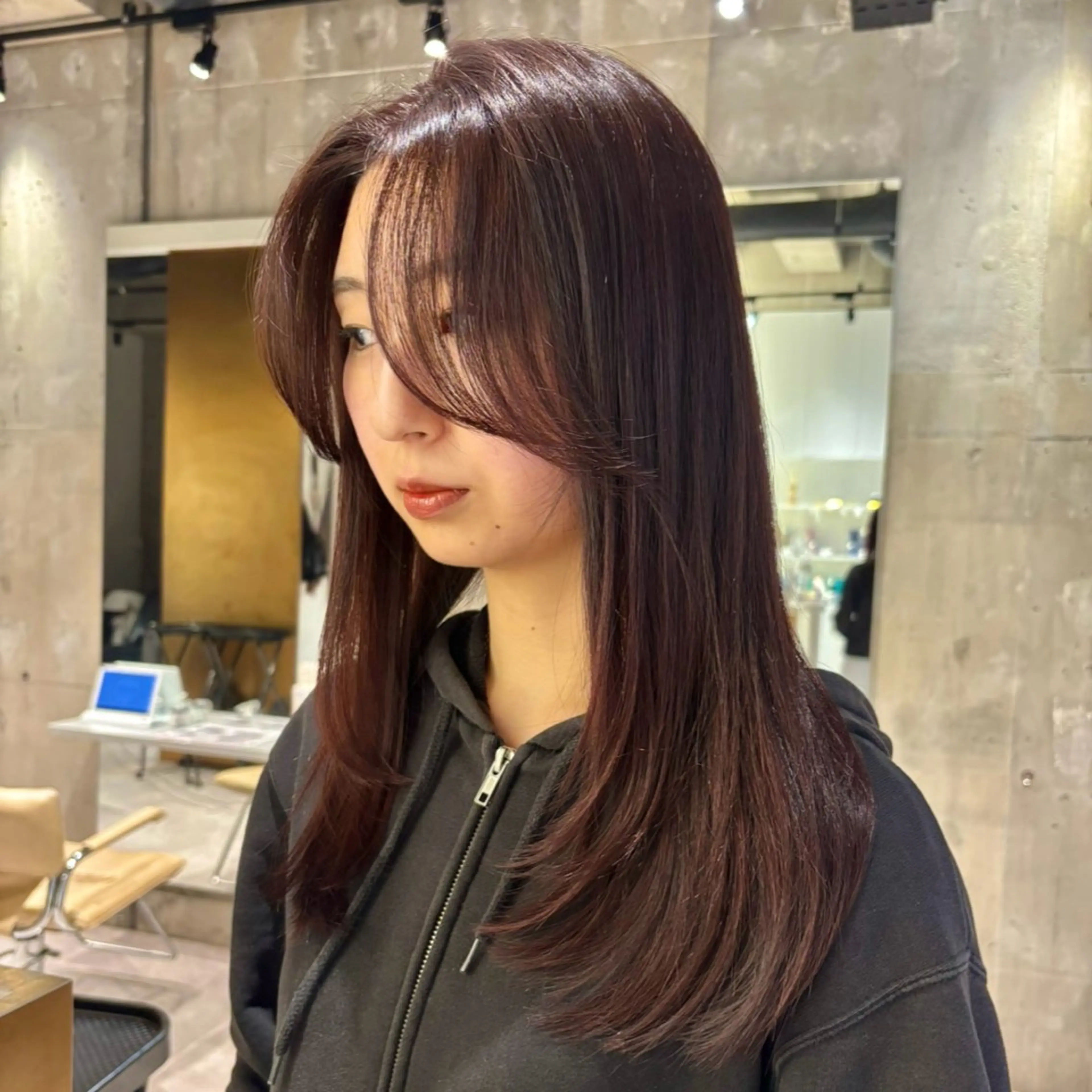 ロング カラー レッドカラー カット ヘアカラー トリートメント mina🪐立川駅/ 無料ショートカットのヘアスタイル