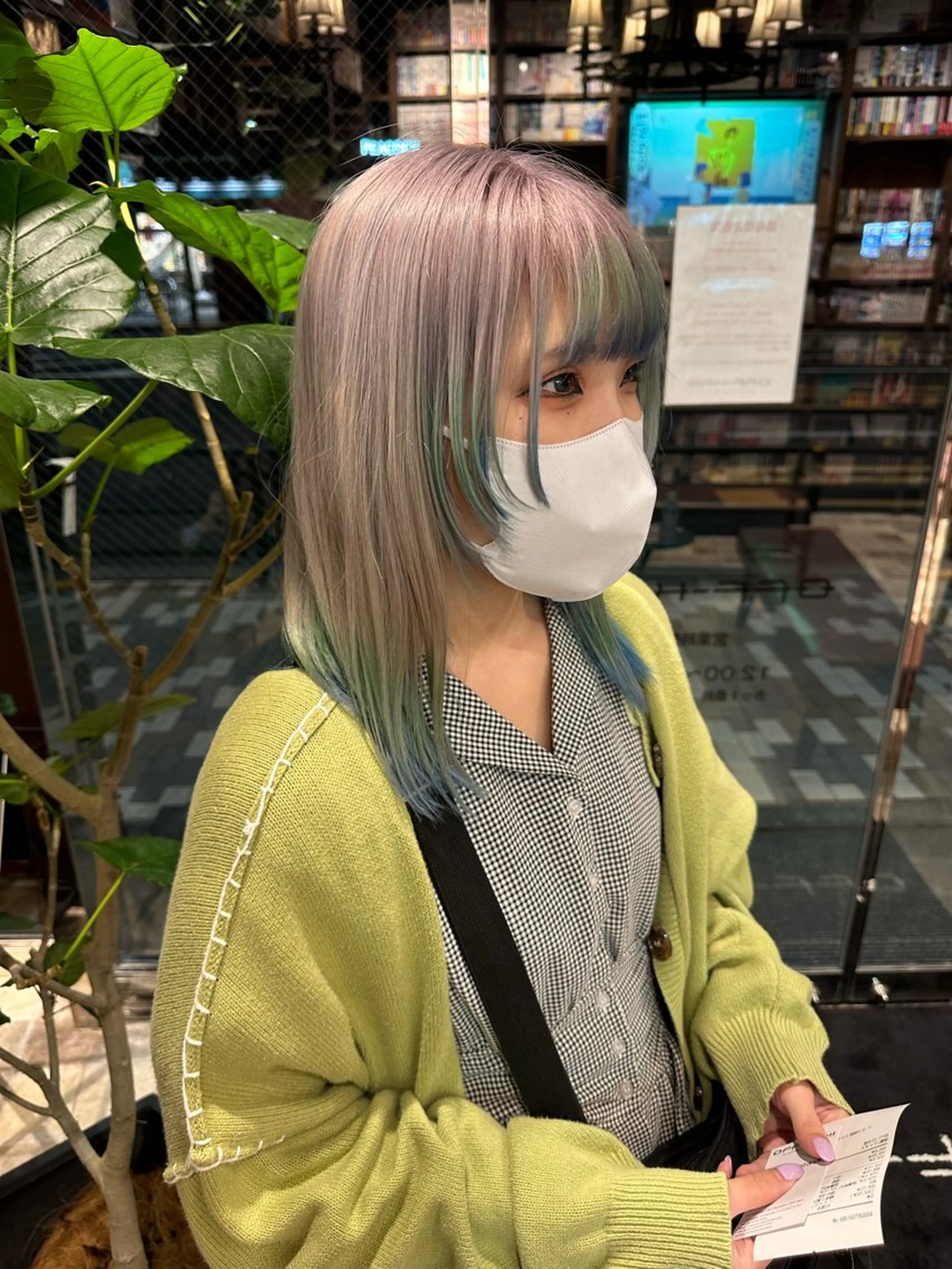 ロング カット 渡部凌我 小顔ウルフ ハイトーンカラーのヘアスタイル