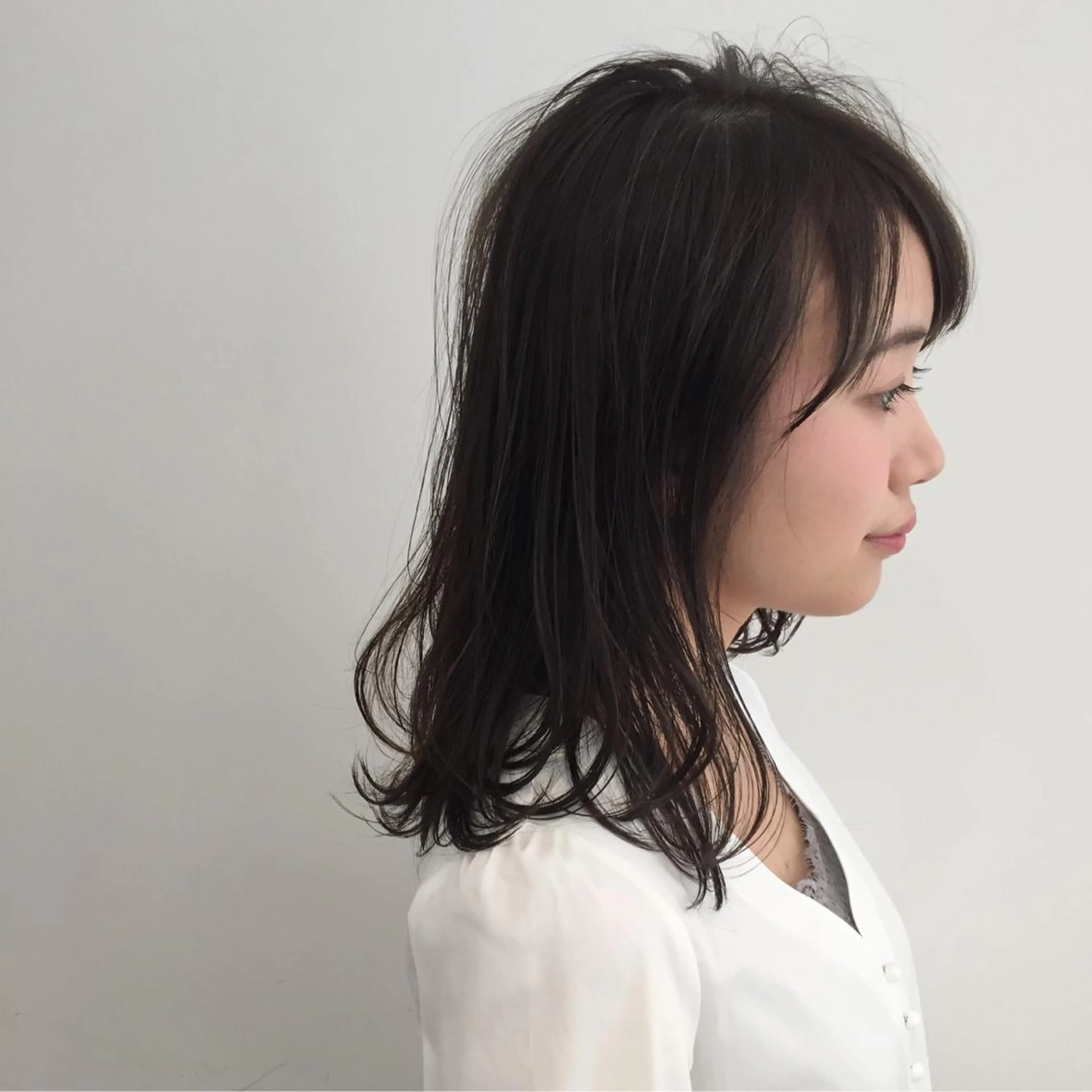 ミディアム アッシュ 佐藤 旭のヘアスタイル