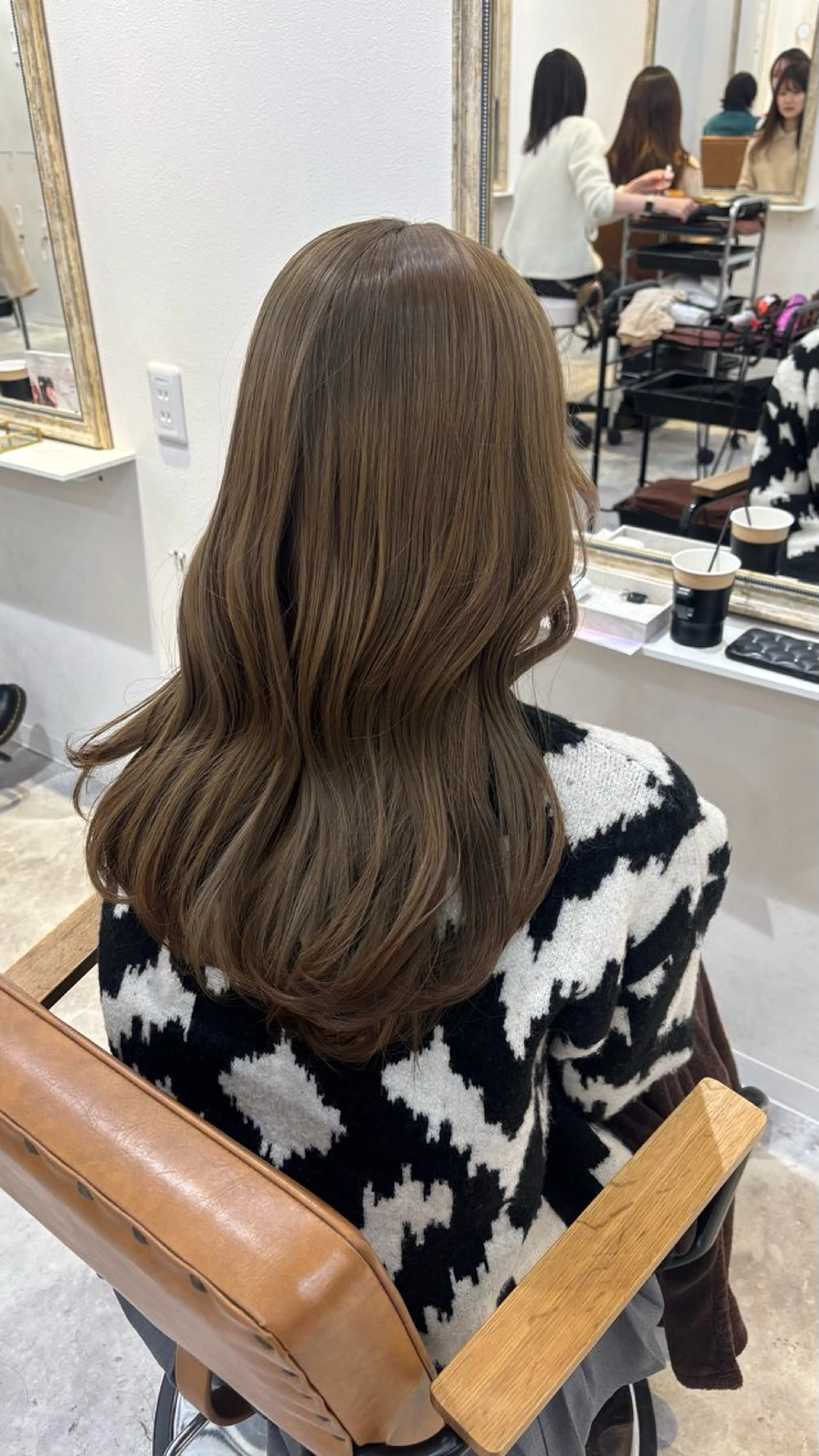 ロング カラー ベージュカラー ミルクティーベージュ 透明感カラー×顔周り カットhinata♡のヘアスタイル