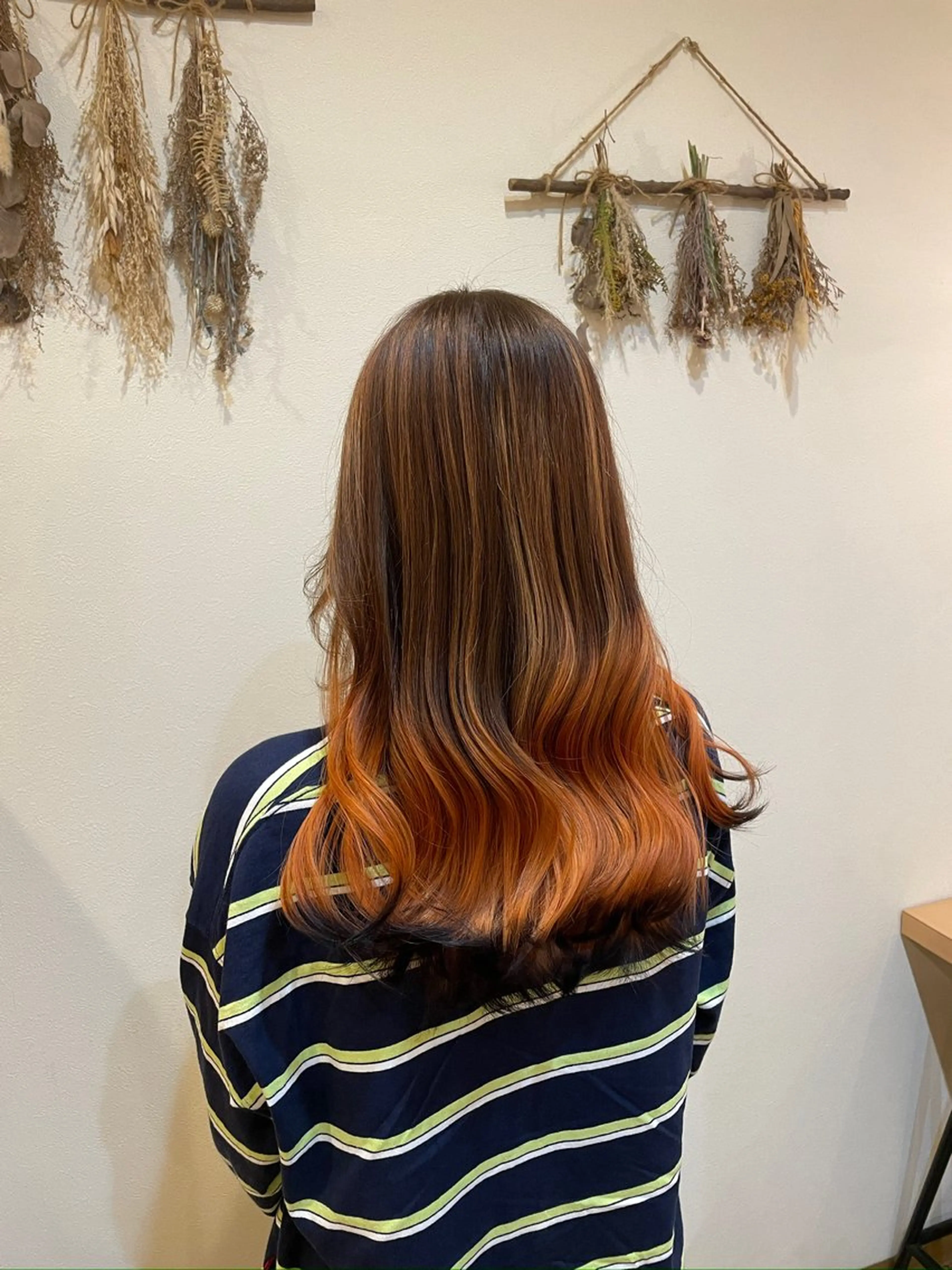 ロング カラー グラデーションカラー ハイライトカラー ハイライト GARDEN es 緑井店所属・中村 樹菜のヘアスタイル