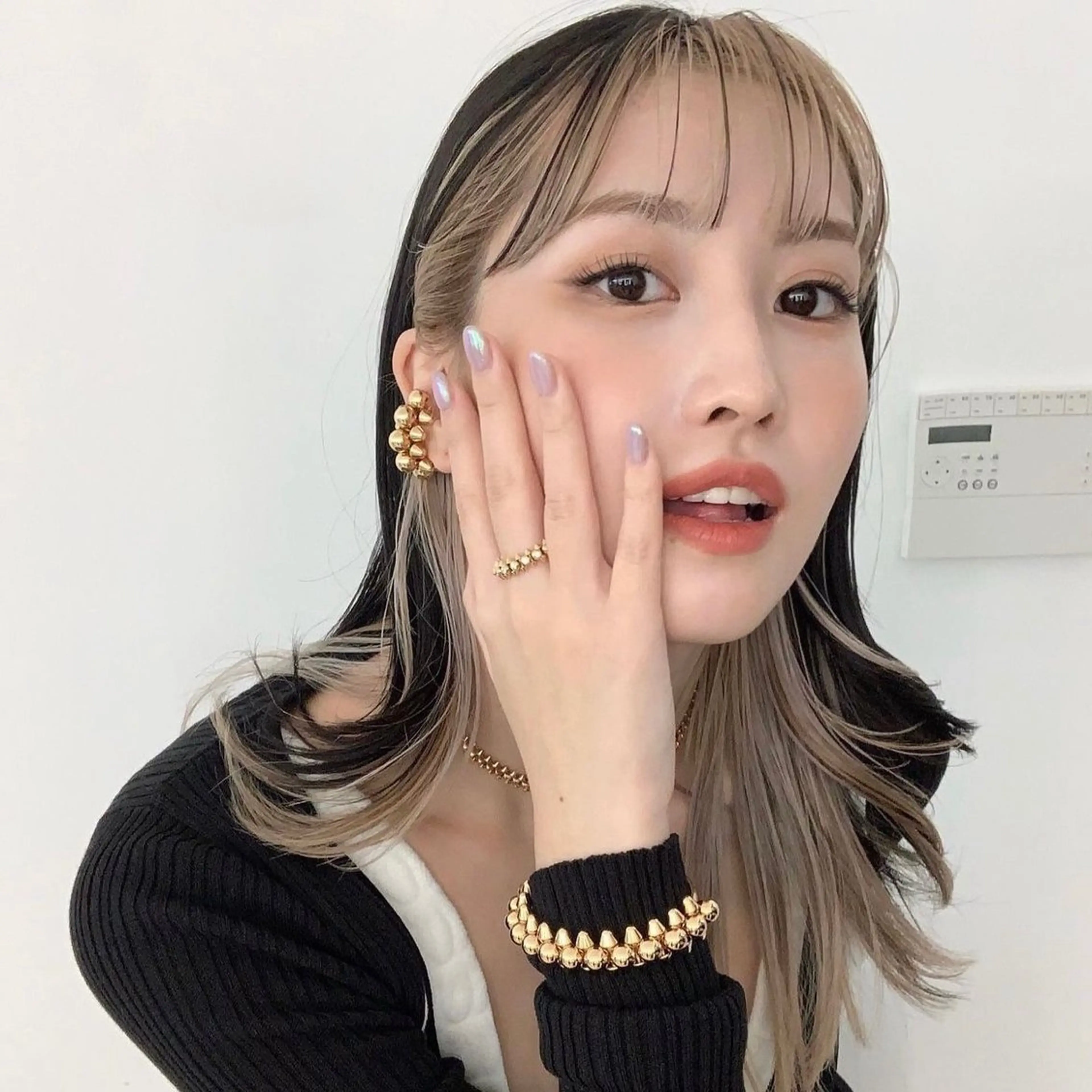 ミディアム カラー ブリーチ ケアブリーチ 透明感カラー デザインカラー ハイトーンカラー nonoka オリーブ/レイヤーのヘアスタイル