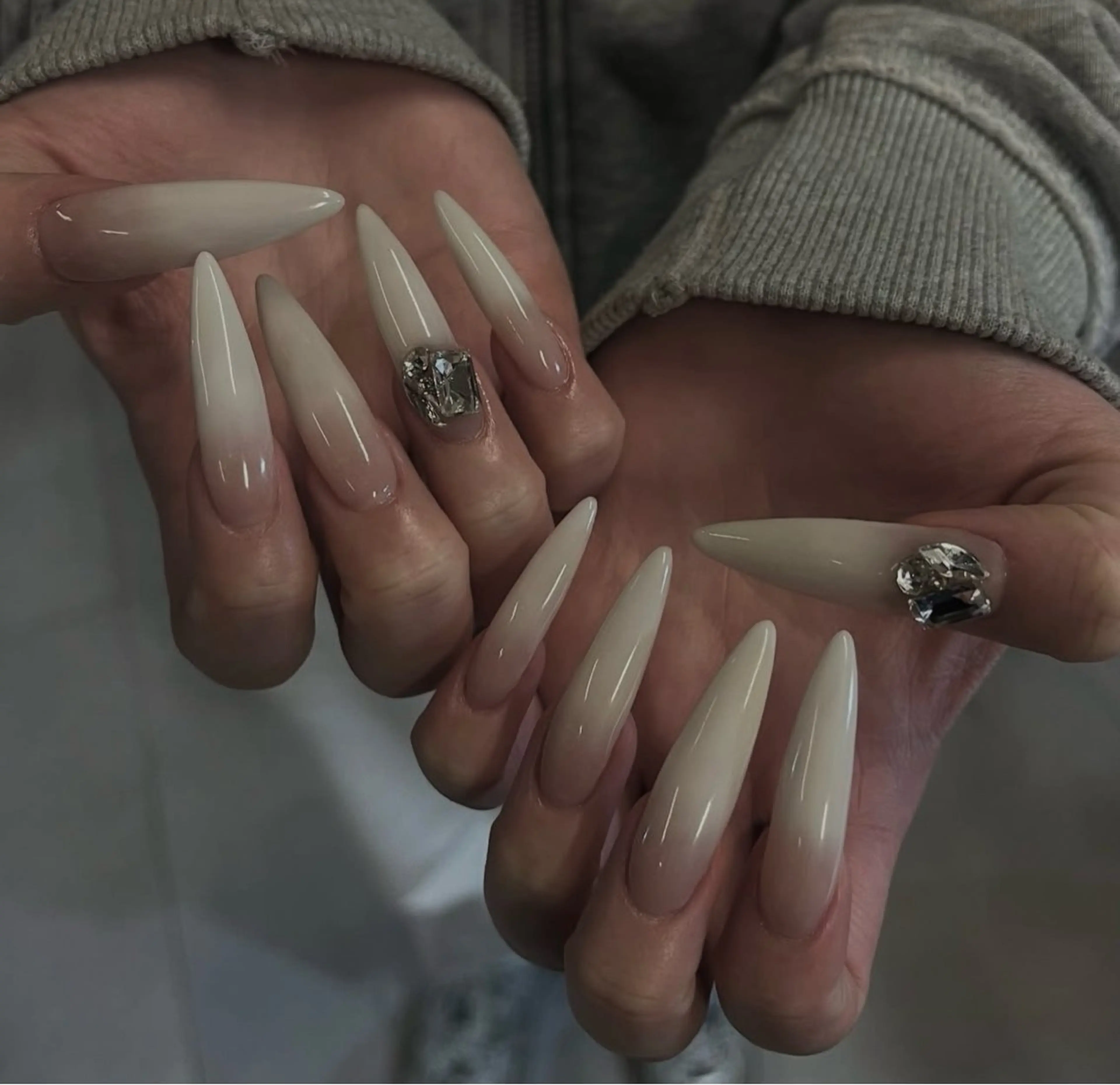 ネイル グラデーション キラキラネイル ワンカラーネイル 冬ネイル Jenn Nail Salonのネイルデザイン