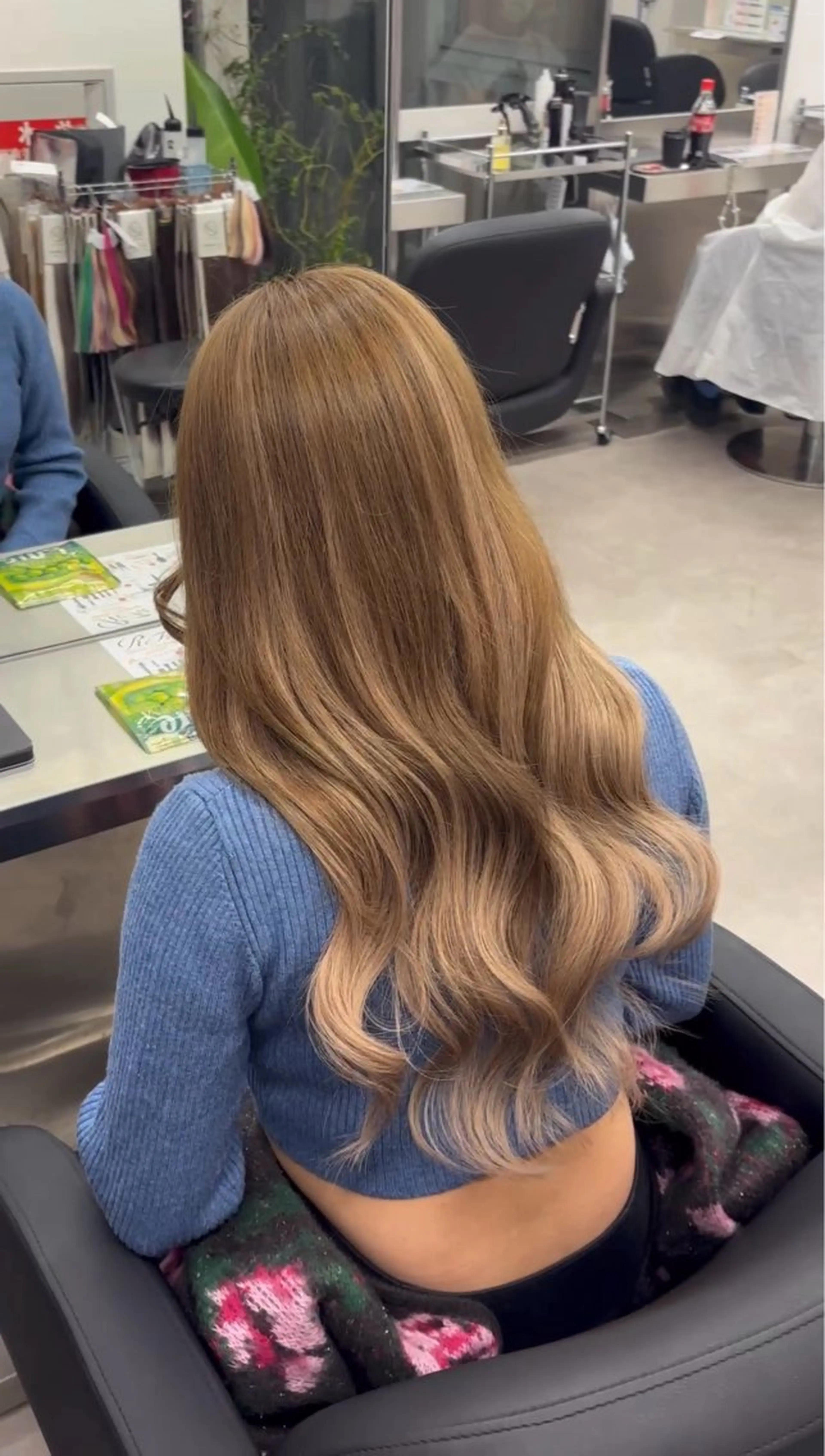 ロング カラー エクステ 最高級人毛 100%エクステ茉央のヘアスタイル