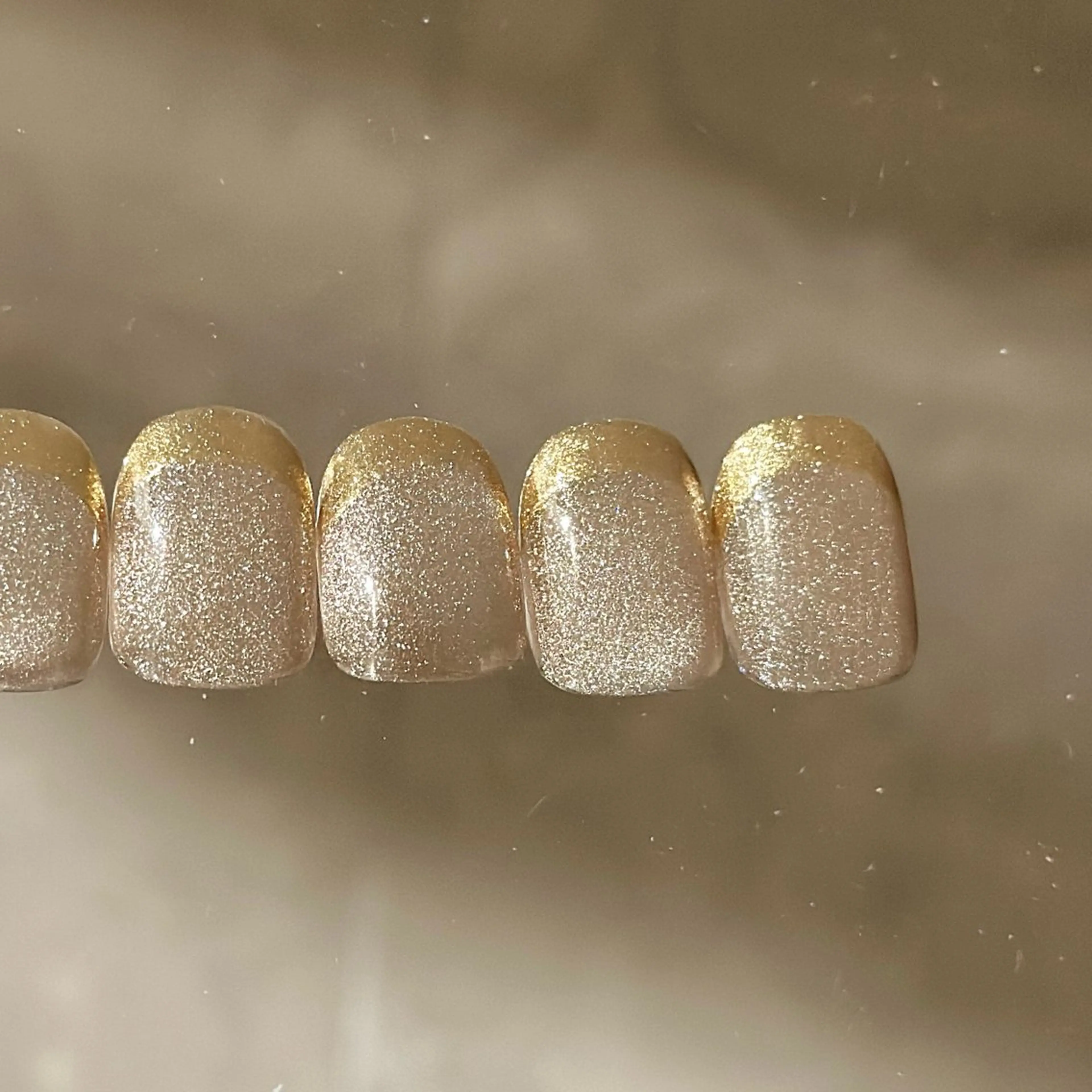 ネイル ブラウン ジェルネイル マグネットネイル 持ち込み ニュアンスネイル Kotoha （ことは）のネイルデザイン