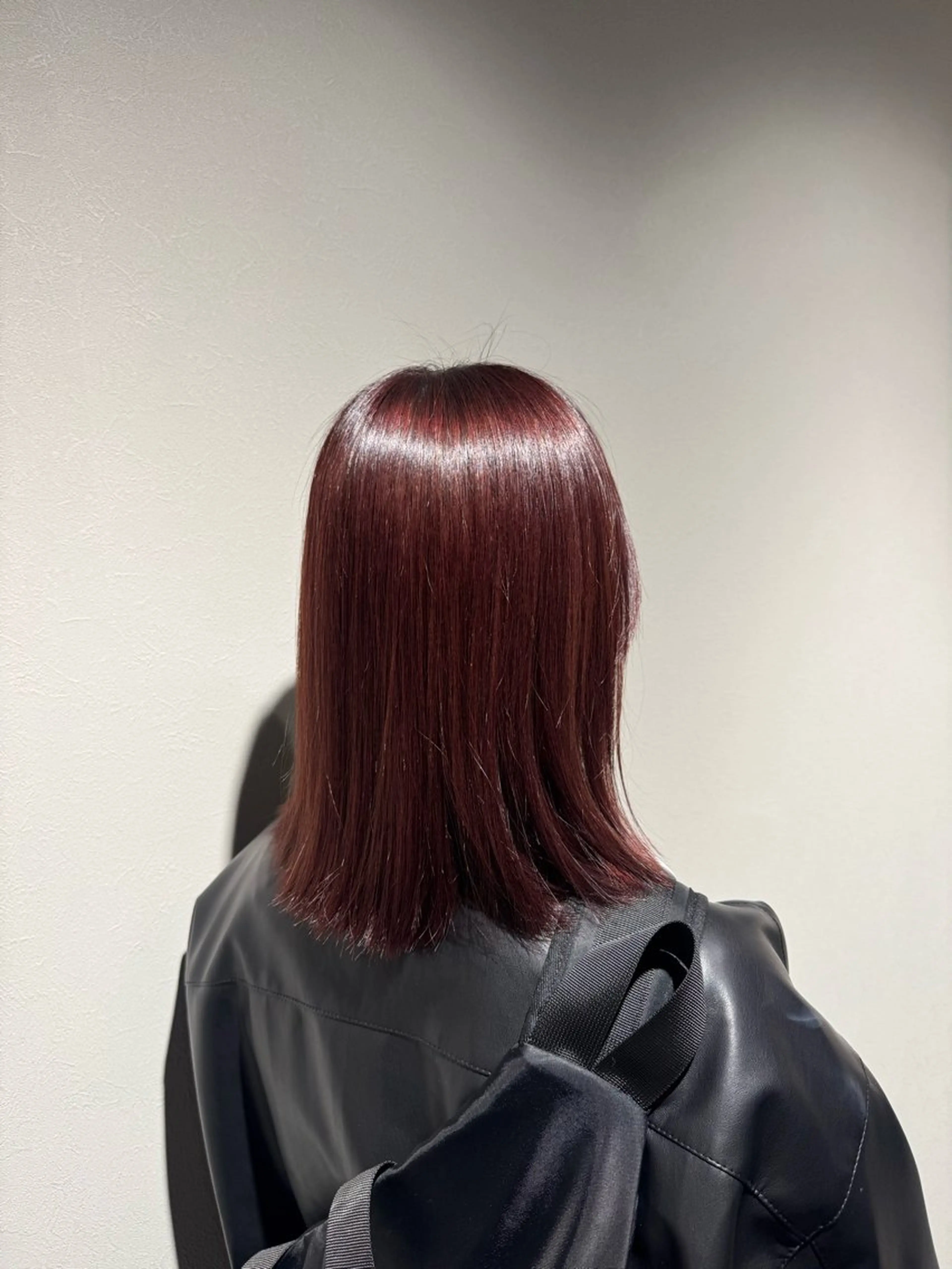 ミディアム カット ヘアカラー トリートメント NAVY 橋本心 縮毛矯正のヘアスタイル