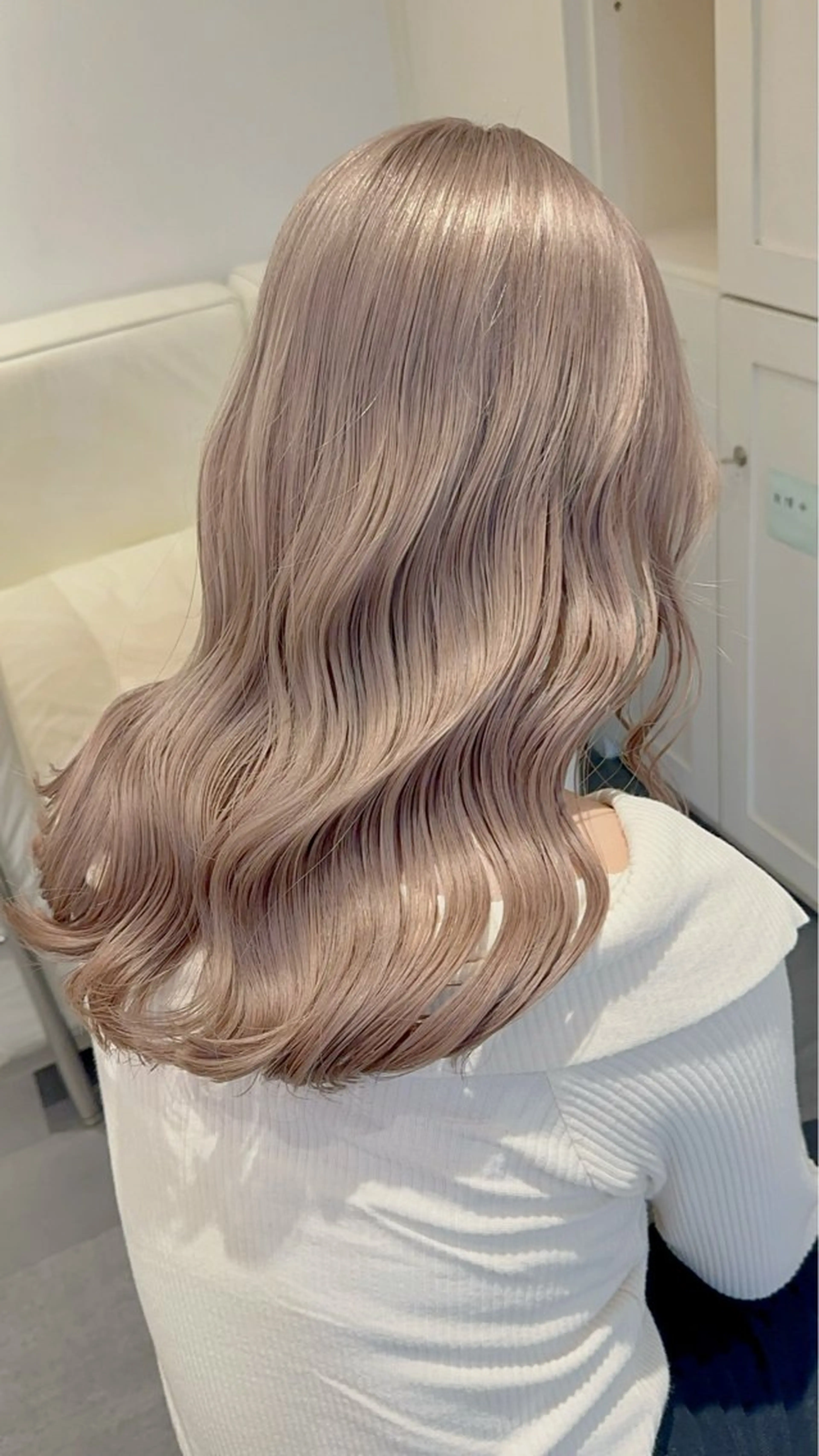 ミディアム カラー アディクシーカラー ベージュカラー ブリーチ ブラウンカラー ブラウンベージュ ヘアカラー トリートメント ヒロミ/ミルクティー /ブロンド/ピンクのヘアスタイル