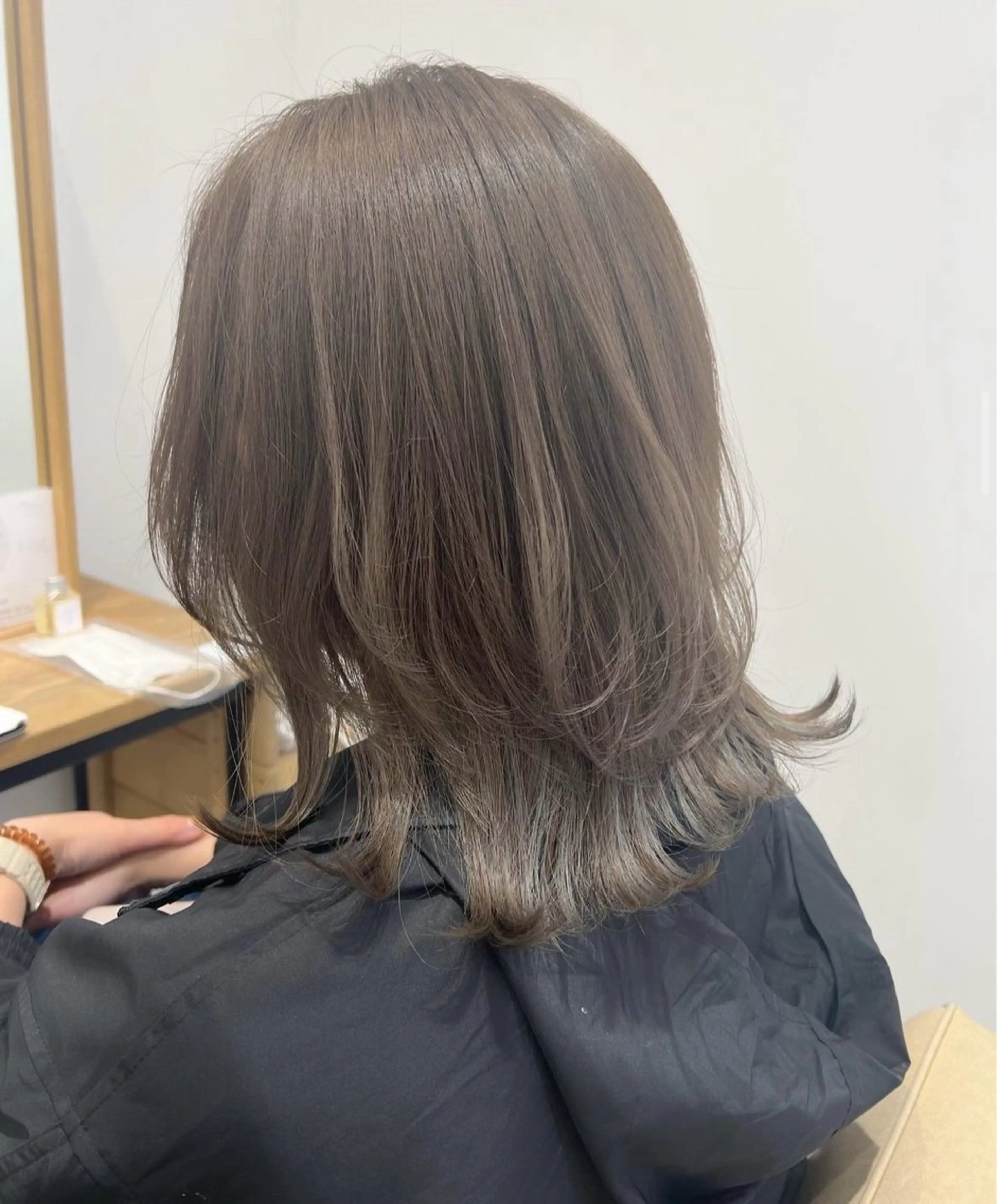 ミディアム レイヤーカット 前田 流星のヘアスタイル