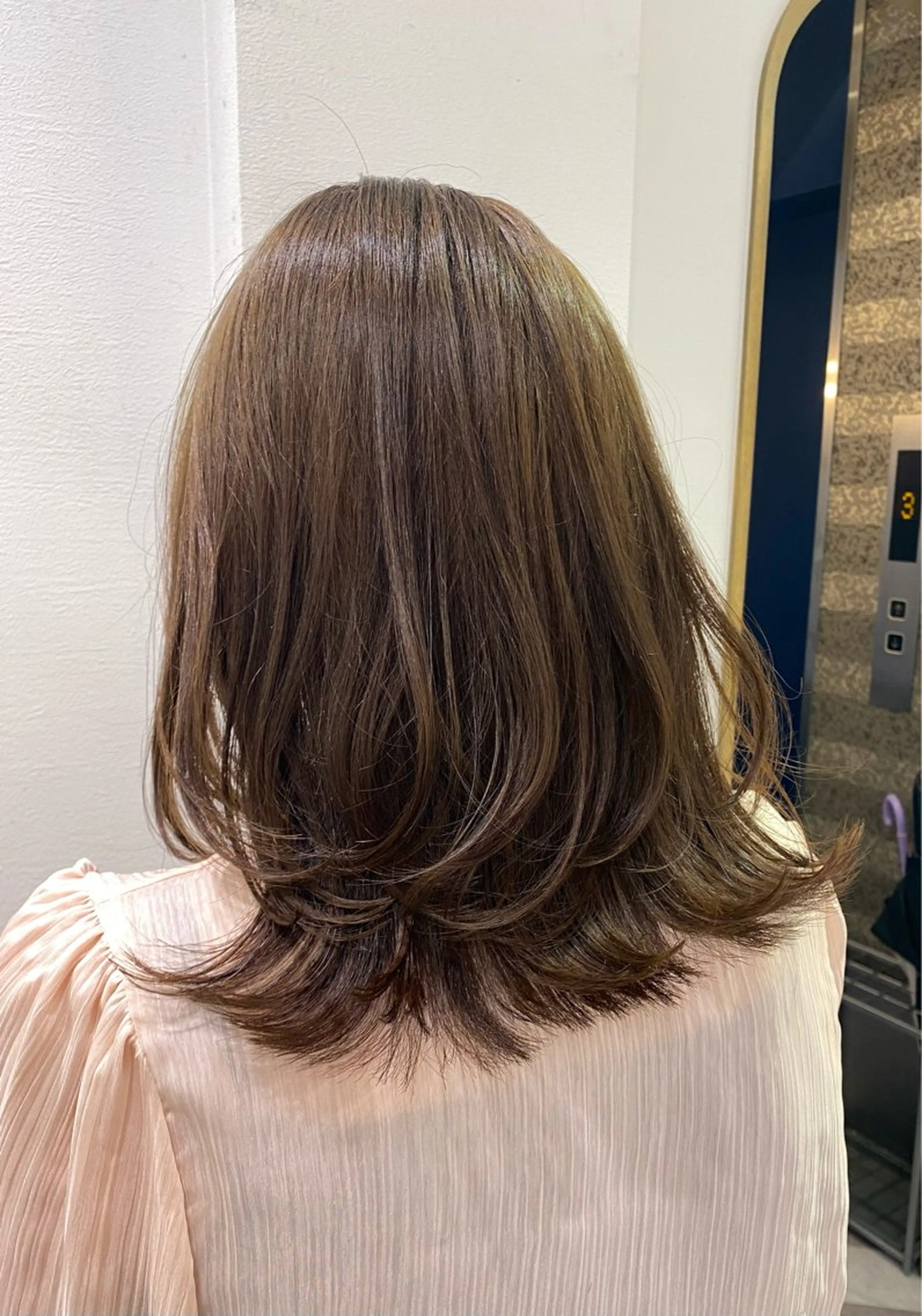 ミディアム カラー カット ヘアカラー トリートメント レイヤーカット /透明感カラー西田のヘアスタイル