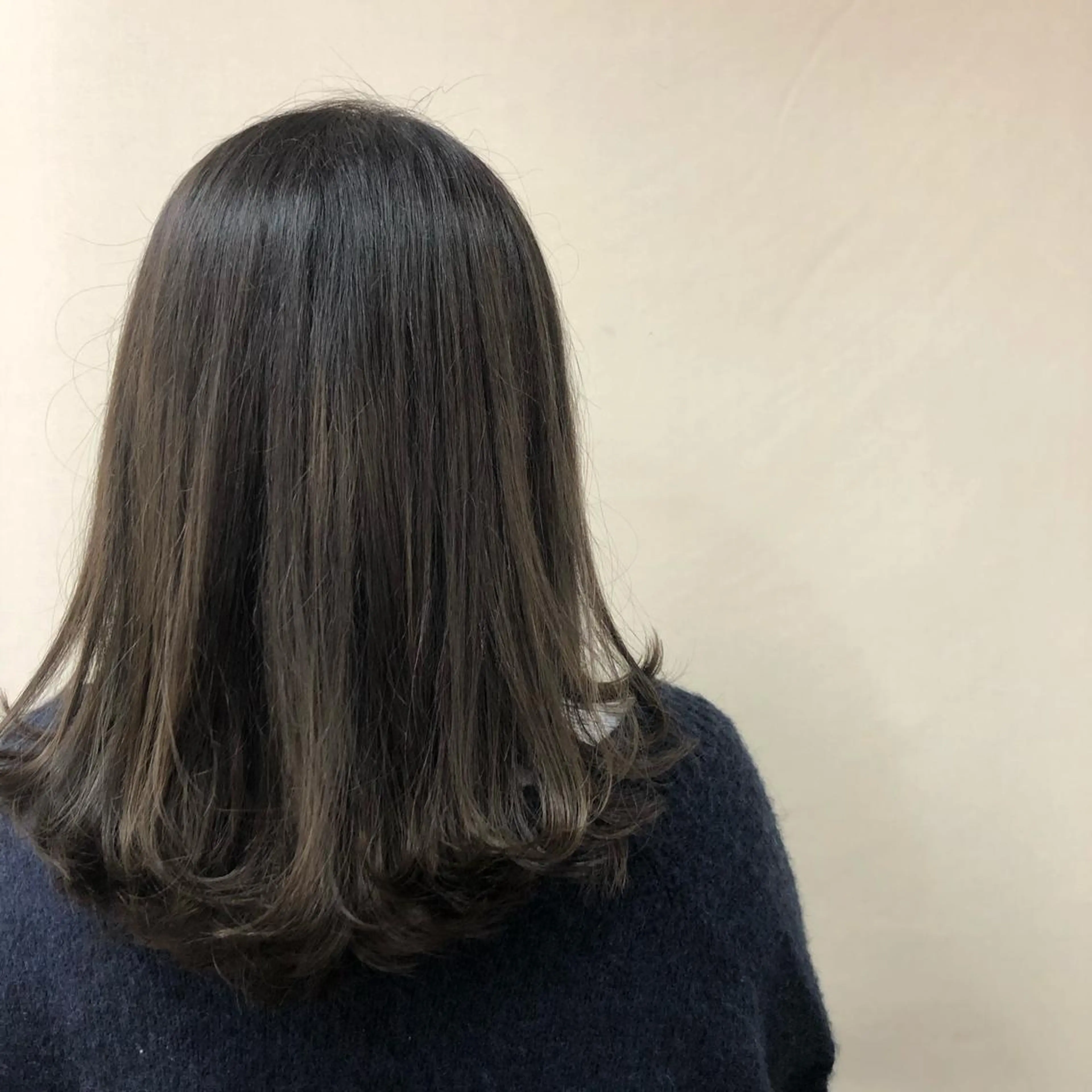 ミディアム カラー ambellir 山本伽椰のヘアスタイル