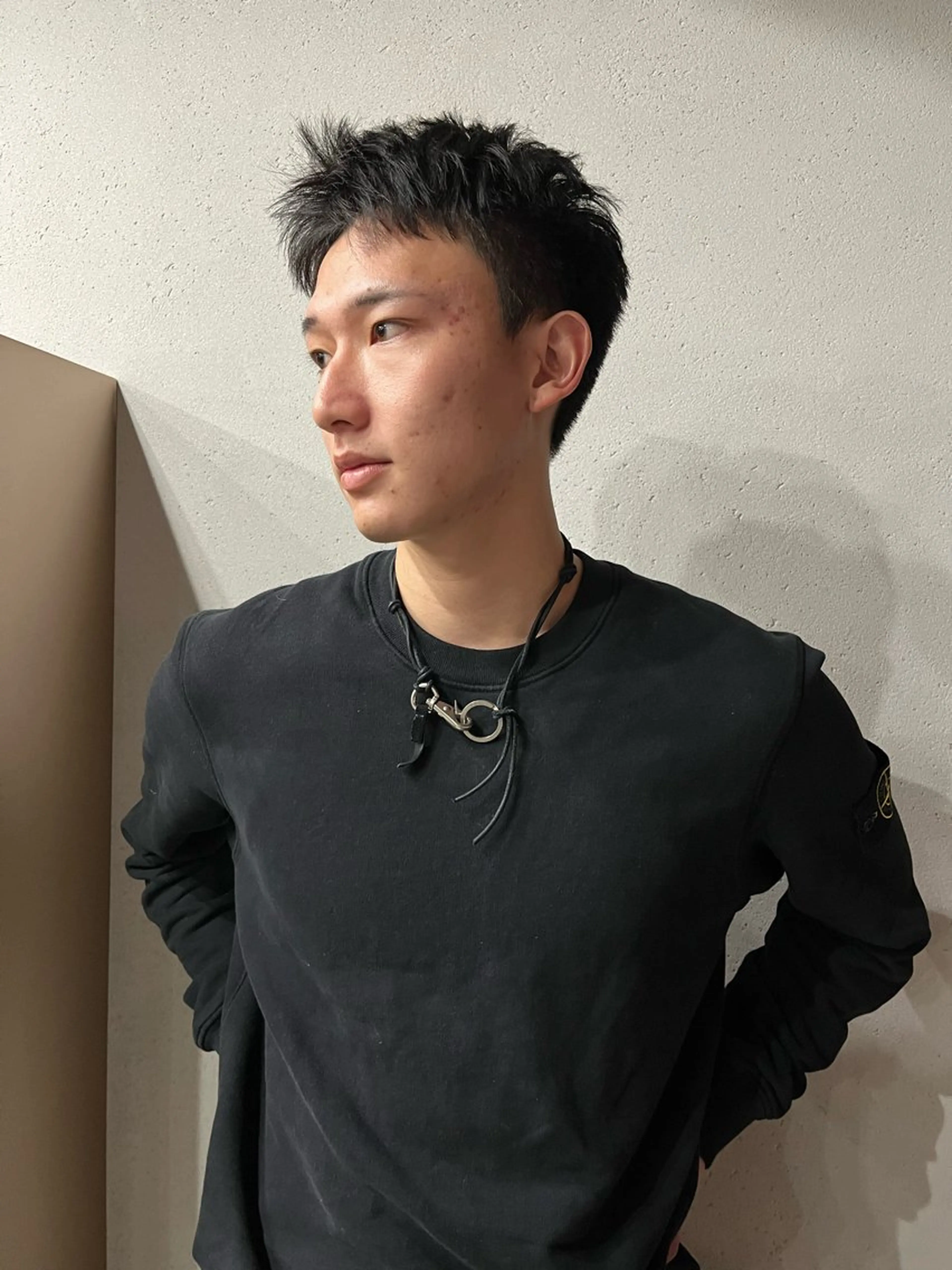 ショート メンズ カット 曲がる縮毛矯正 センターパートのヘアスタイル