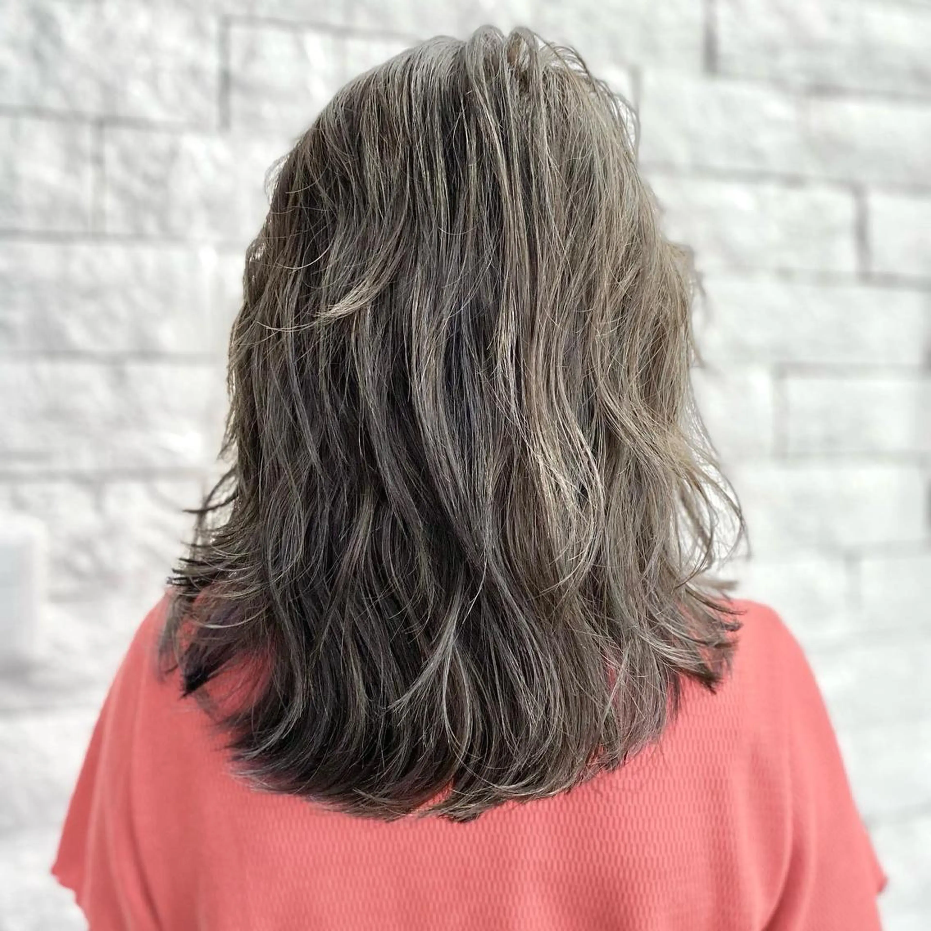 ミディアム カラー アッシュ ベージュカラー ハイライトカラー ハイライト ヘアカラー Style Tのヘアスタイル