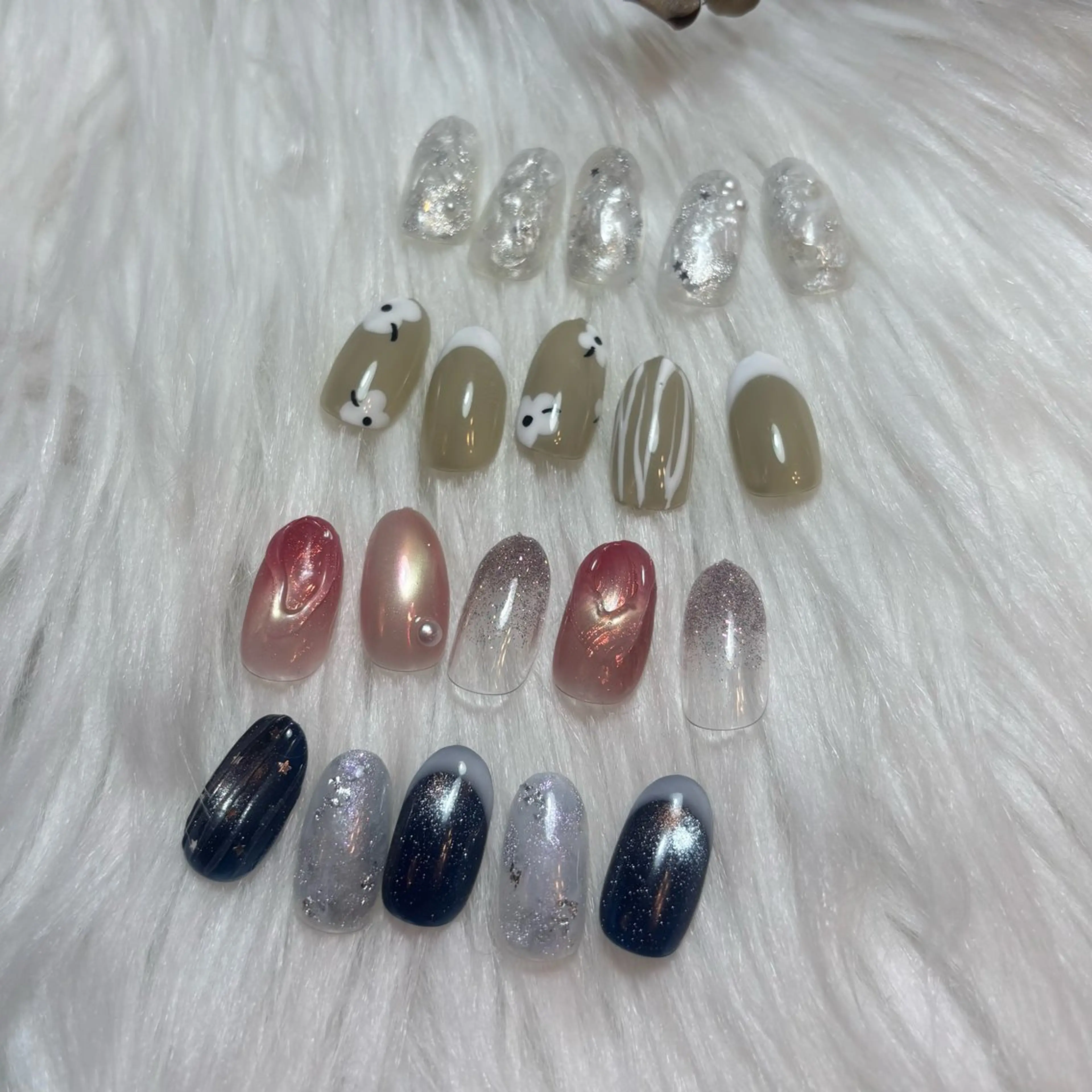 ネイル ブルー キラキラネイル 韓国ネイル マグネットネイル シンプルネイル ハンドネイル timtam --sakiのネイルデザイン