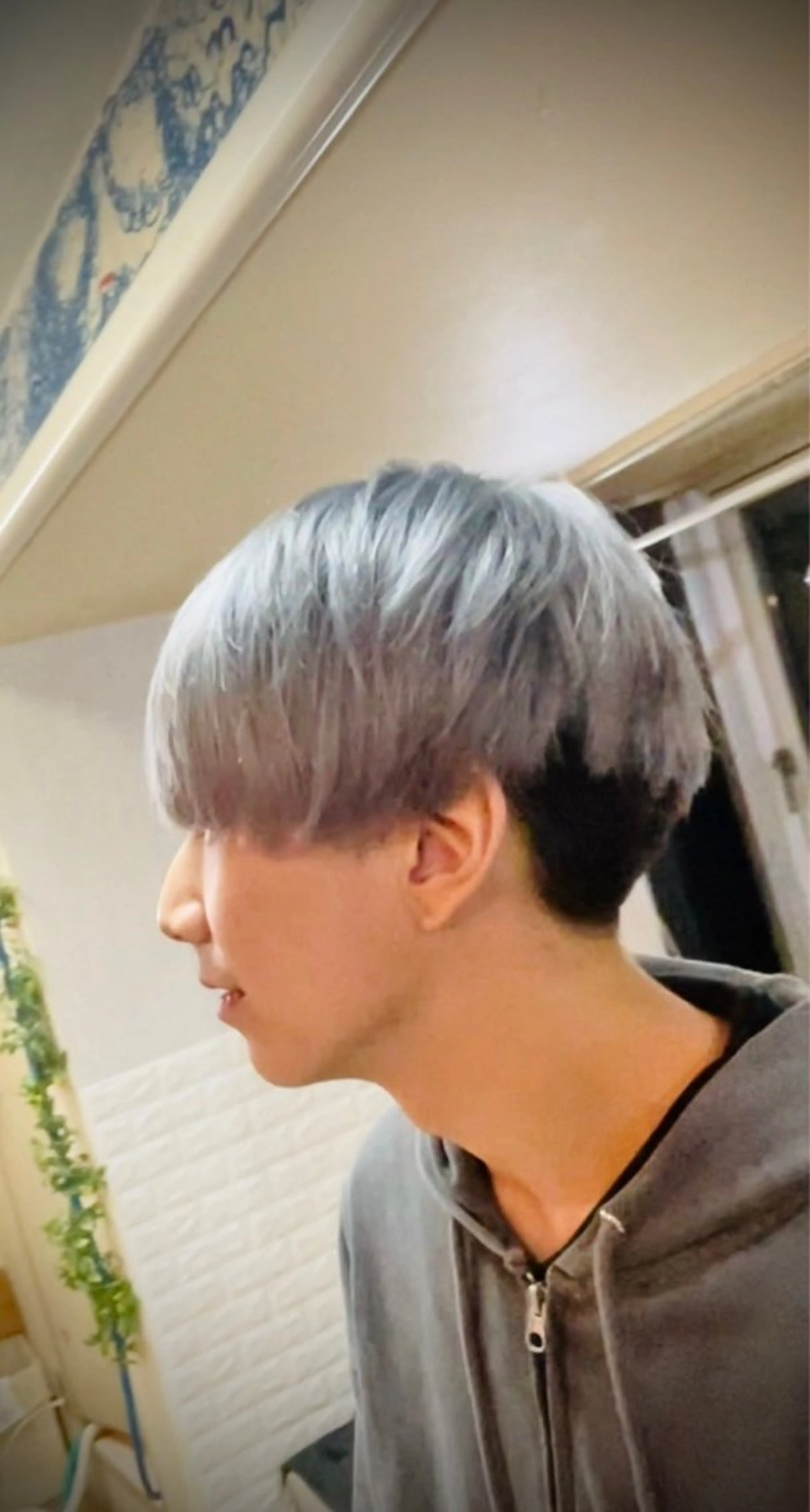 ショート カラー メンズ メンズブリーチ ブリーチ シルバー ヘアカラー 1109 西新宿所属・メンズ大歓迎‼︎ ✨seigo✨のヘアスタイル