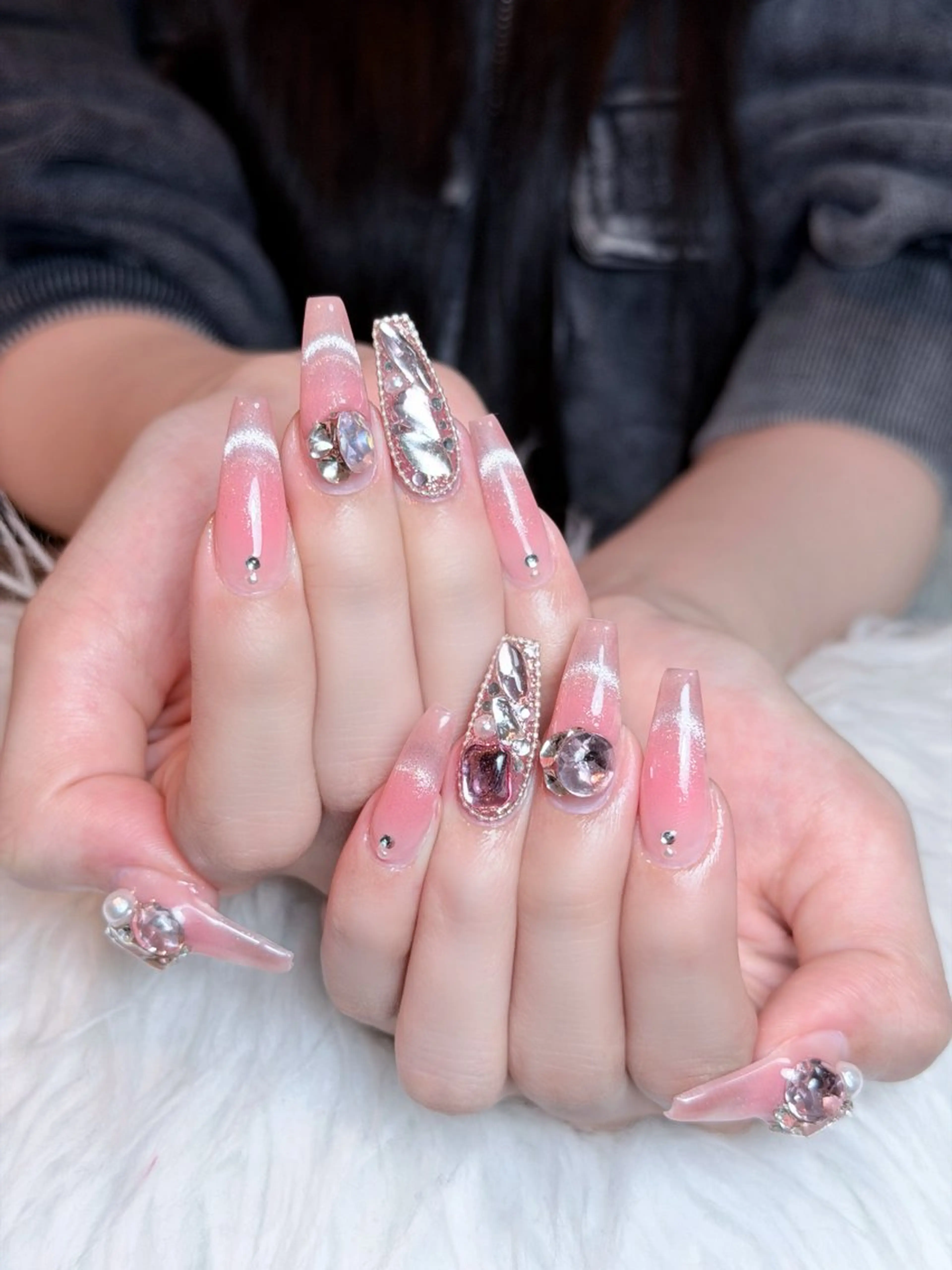 ネイル チークネイル ドット フレンチネイル グラデーション ハート ハンドネイル Julli NailStudioのネイルデザイン
