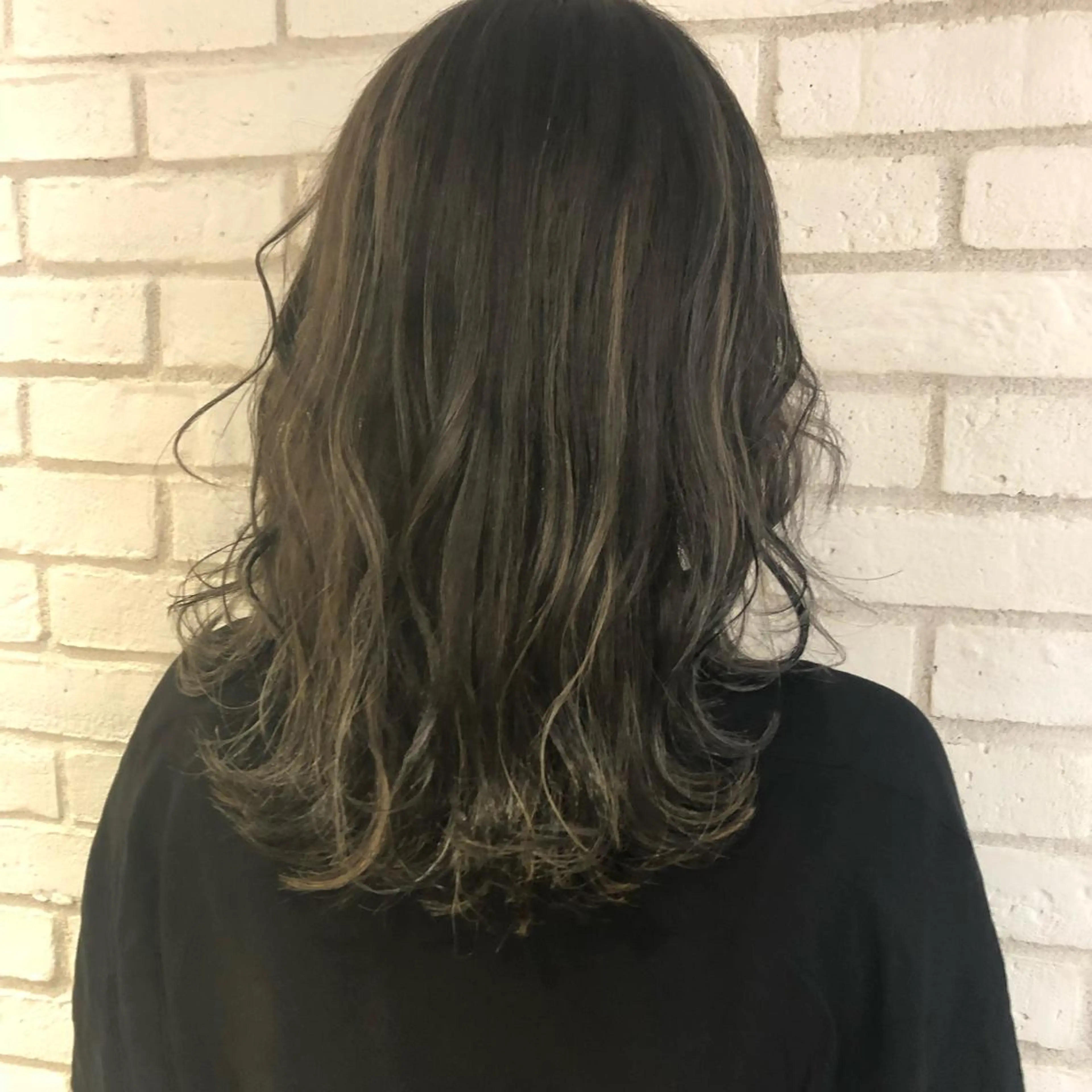 セミロング カラー まなべ さくらのヘアスタイル