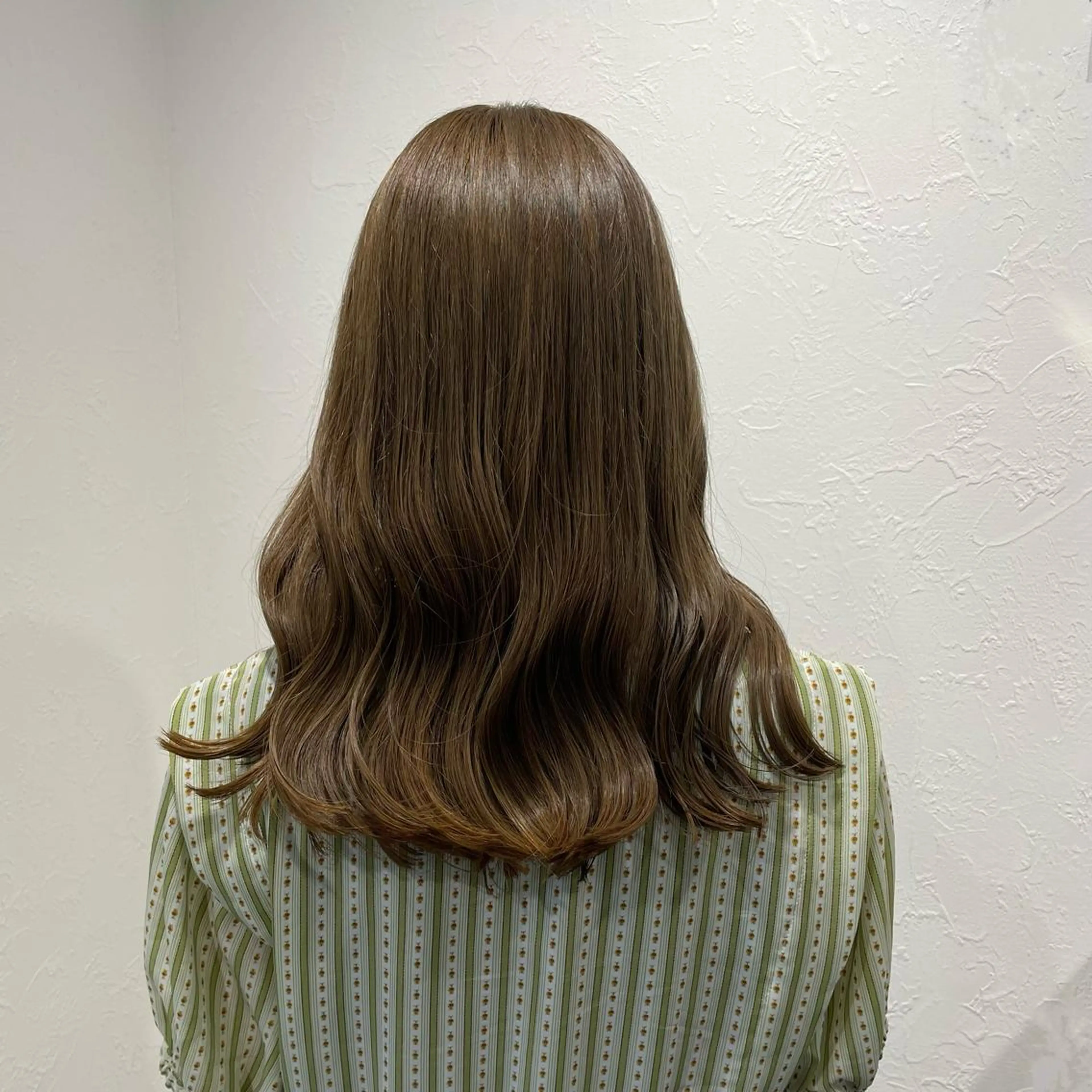 セミロング カラー shiho .のヘアスタイル