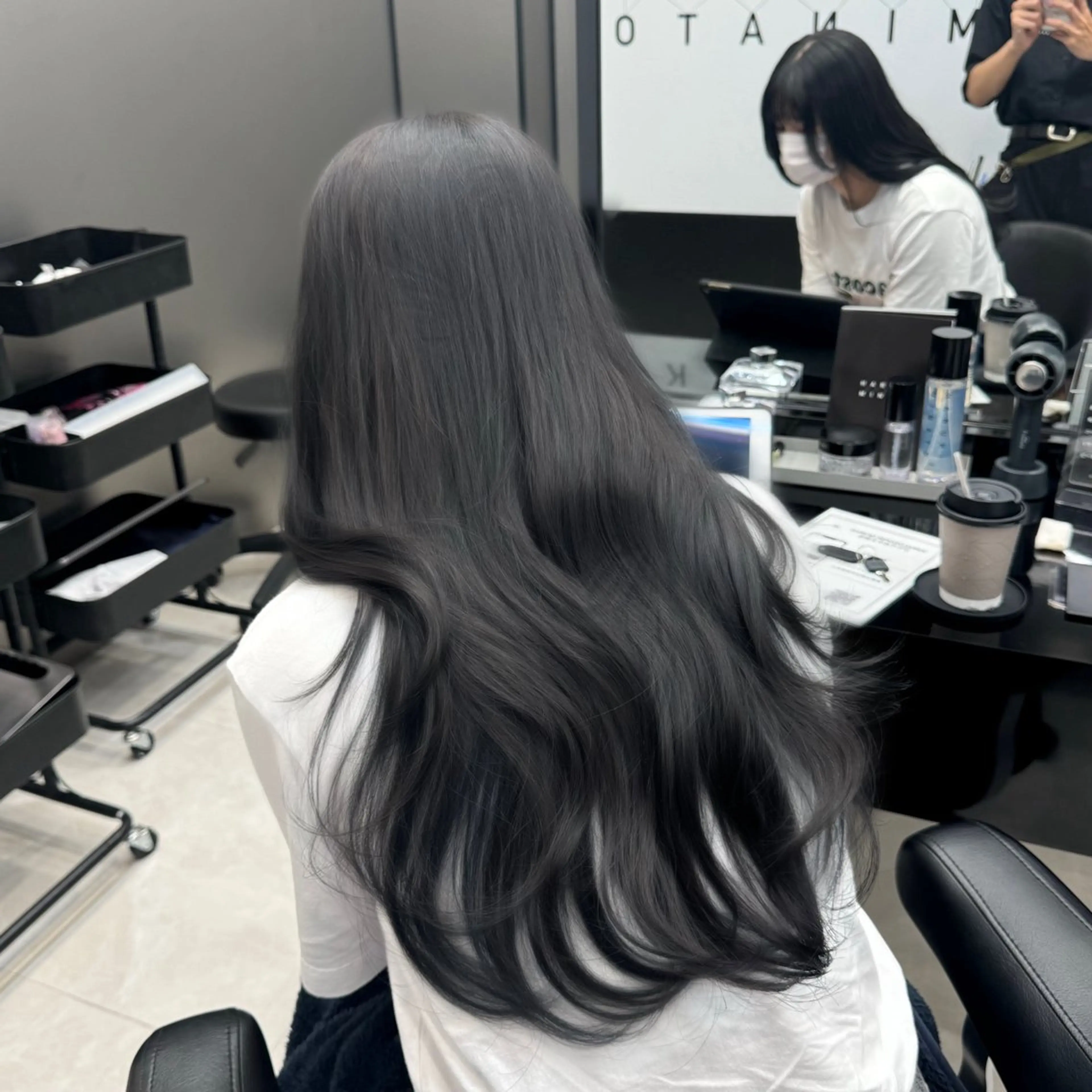 セミロング カラー 透明感カラー ダークグレー ダークグレージュ グレージュ ヘアカラー トリートメント 新宿/顔周りカット/ レイヤー/がっきーのヘアスタイル