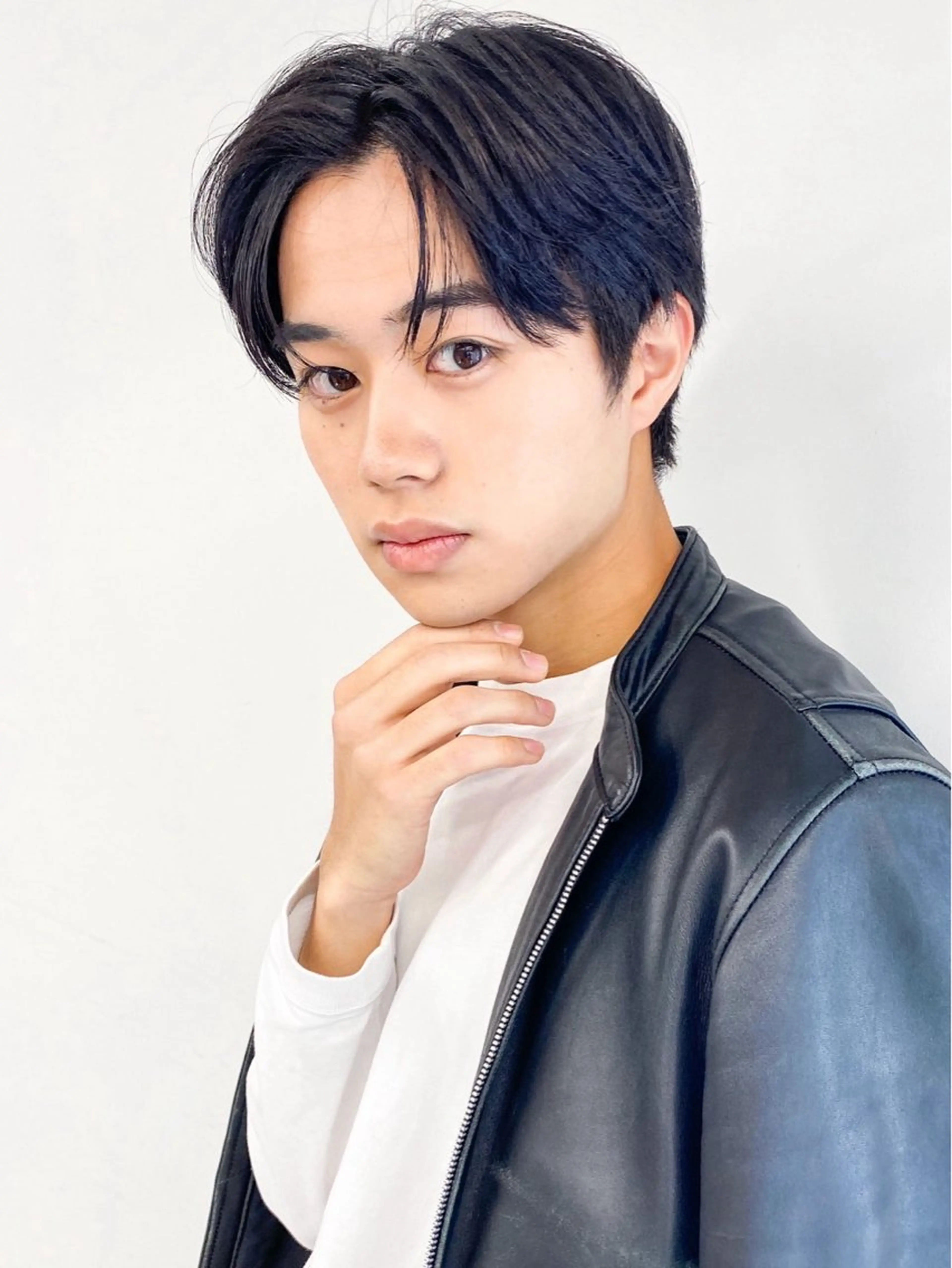 メンズ センターパート 韓国風パーマ特化 篠崎優也翔のヘアスタイル