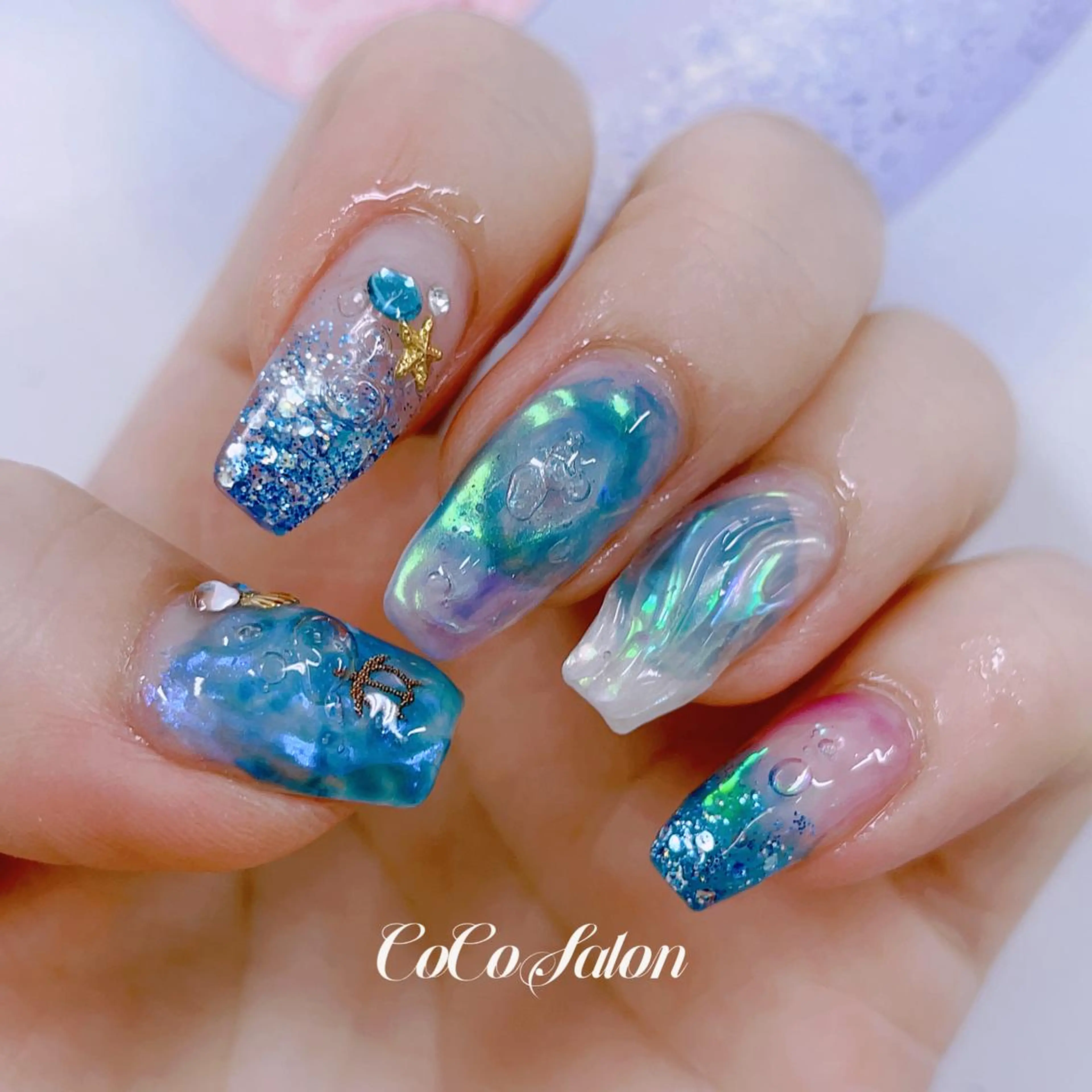 ネイル オーロラネイル 長さ出し ジェルネイル グラデーション ホログラムネイル ハンドネイル CoCoSalon ネイル/まつ毛予約のネイルデザイン