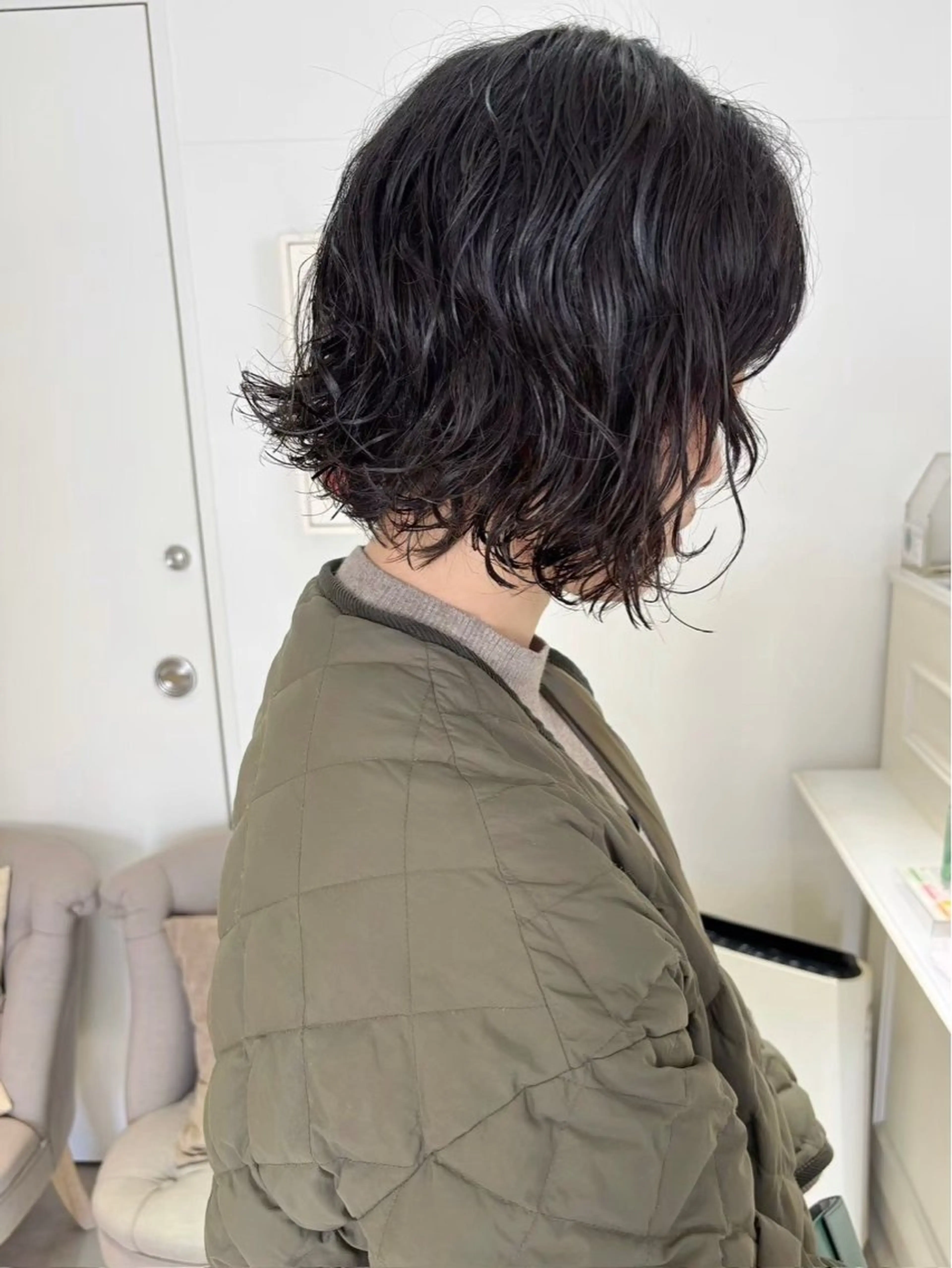ショート パーマ 菅沼 紀世／顔周りレイヤーのヘアスタイル
