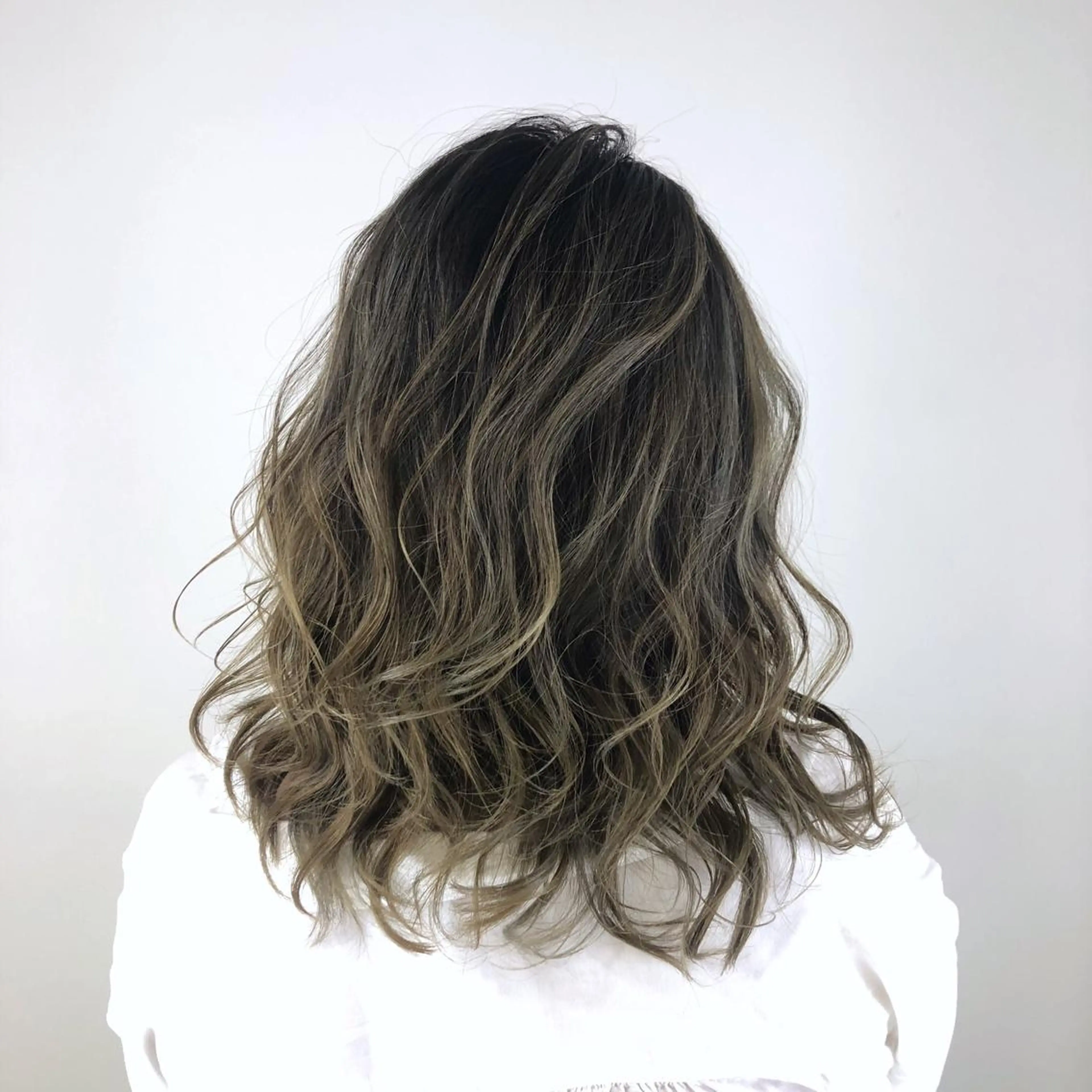 セミロング レイヤーカット TOMOKA 艶髪/透明感カラーのヘアスタイル