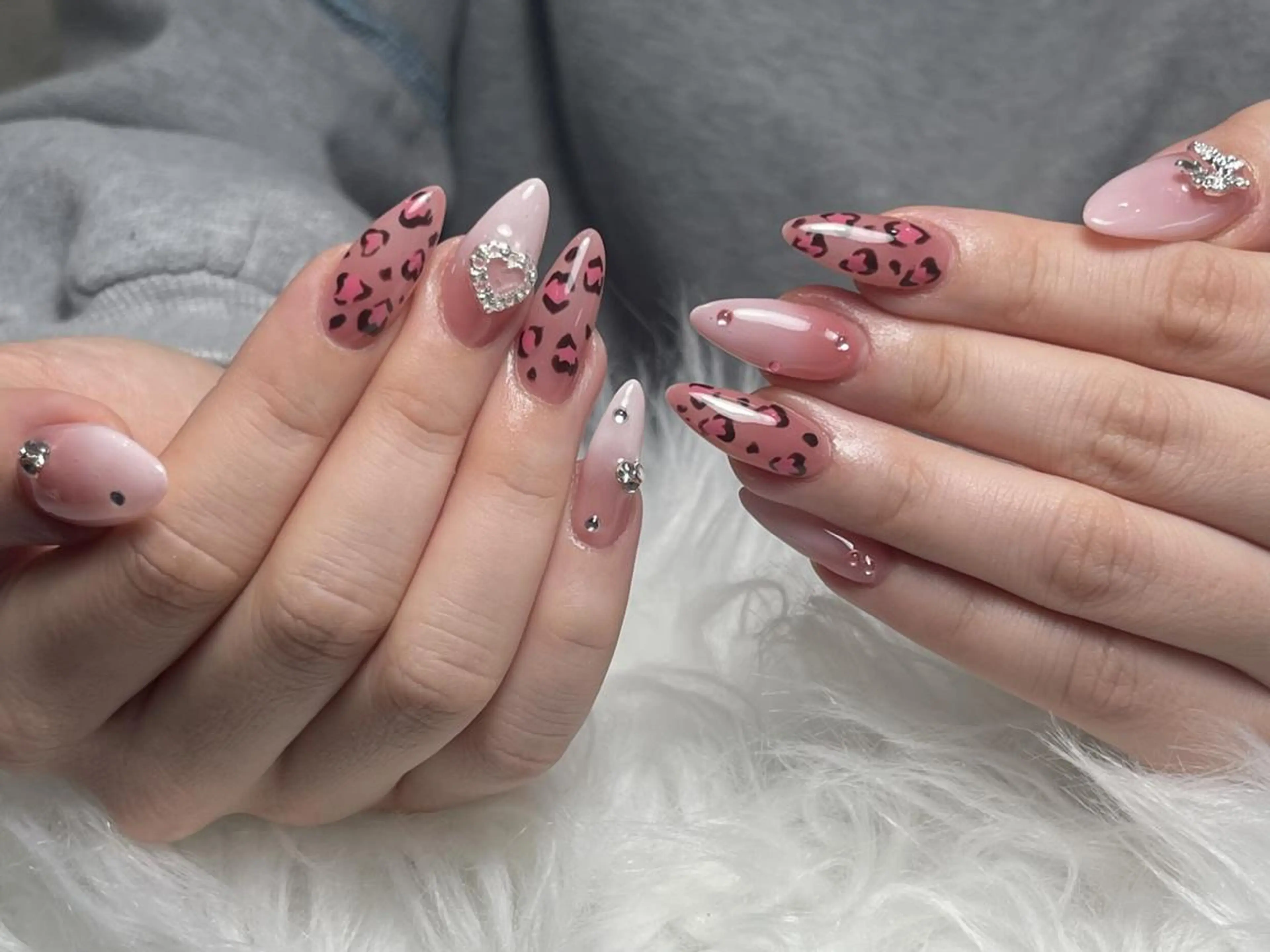 ネイル 長さ出し グラデーション 卒業式 キラキラネイル マグネットネイル Yuu🎀 Belle Nailのネイルデザイン