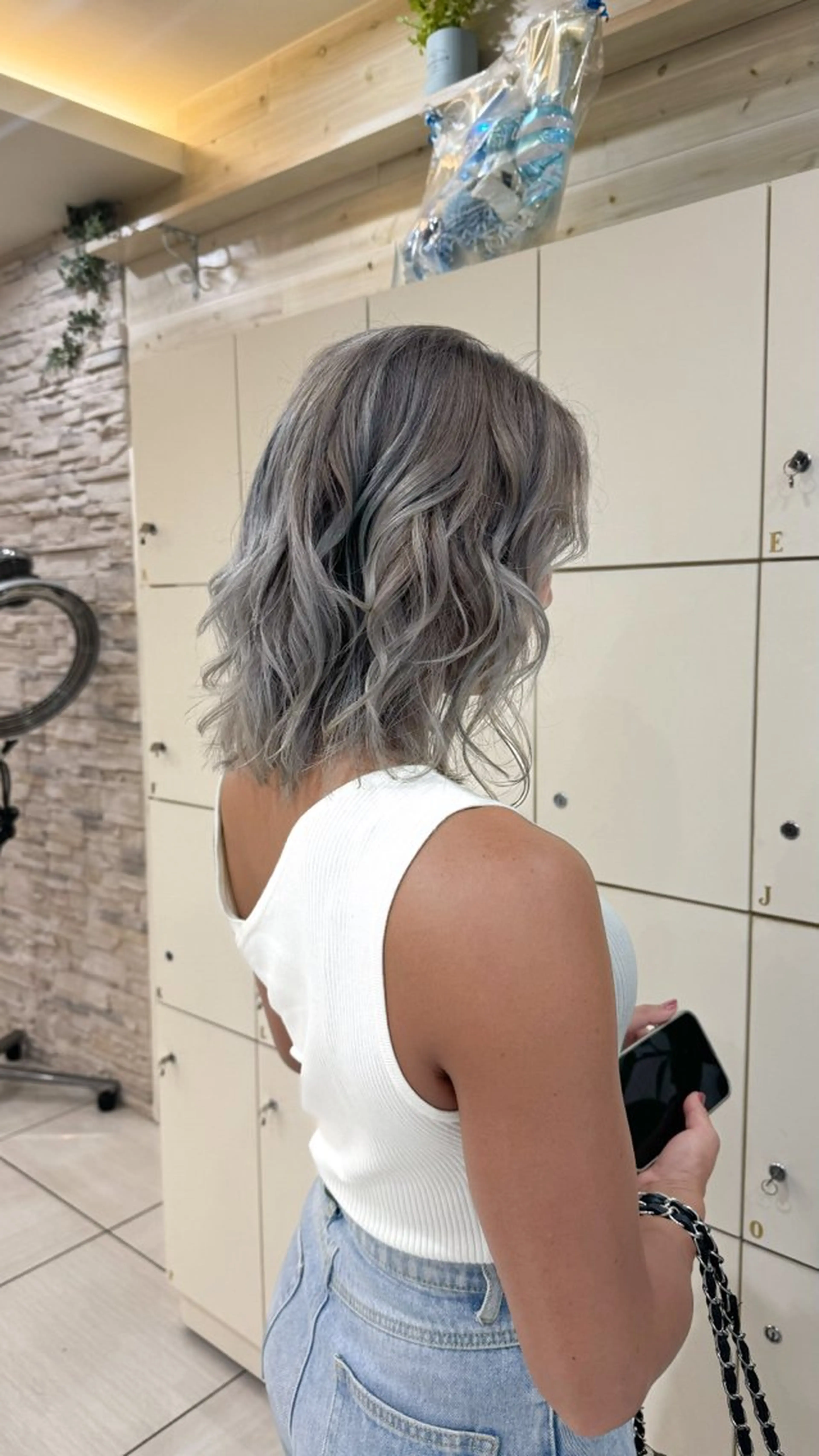 ミディアム カラー ブリーチ シルバー Seeknext // Rukaのヘアスタイル