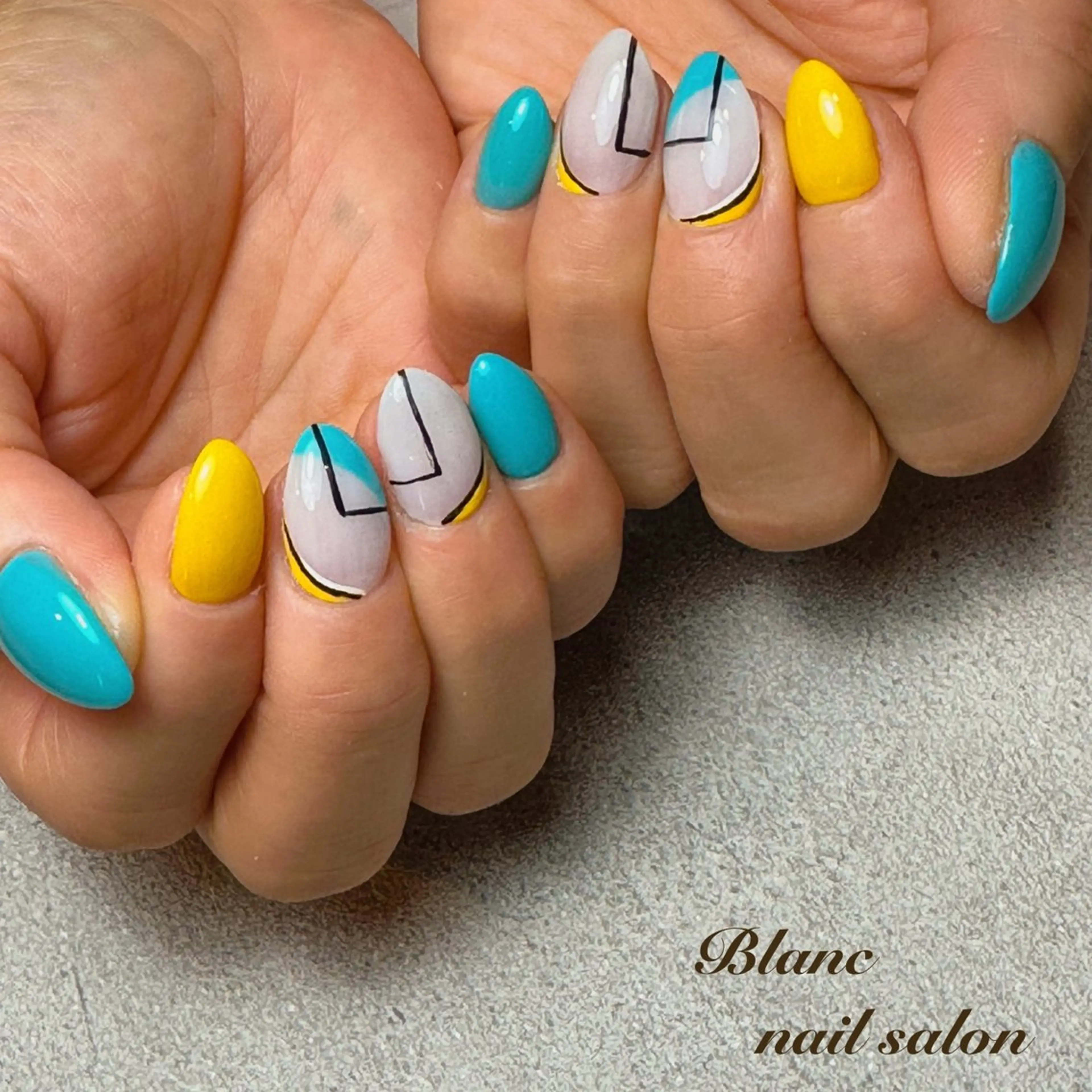 ミディアム Blanc ブランのネイルデザイン